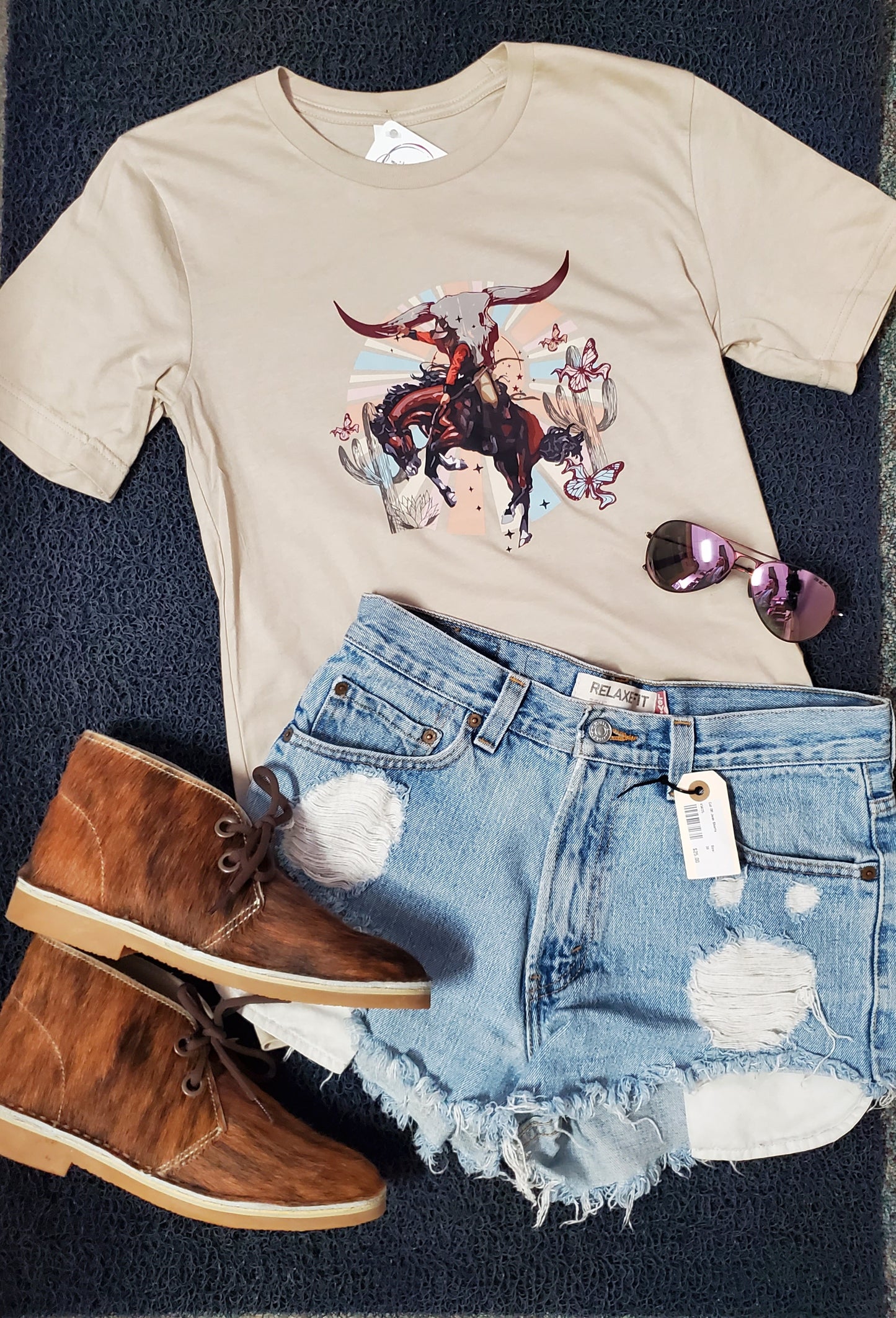 Wild Bronc Bustin' T-shirt - tan