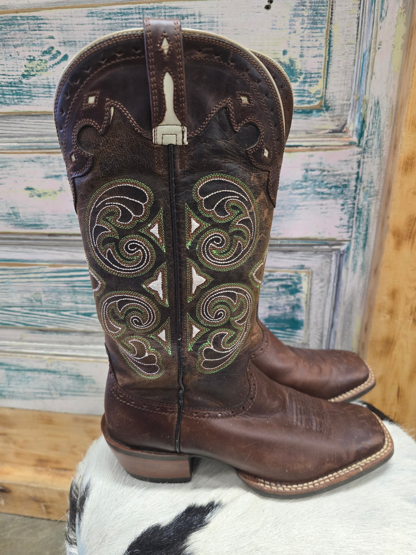 Ladies Ariat Boots/ Green Stitch