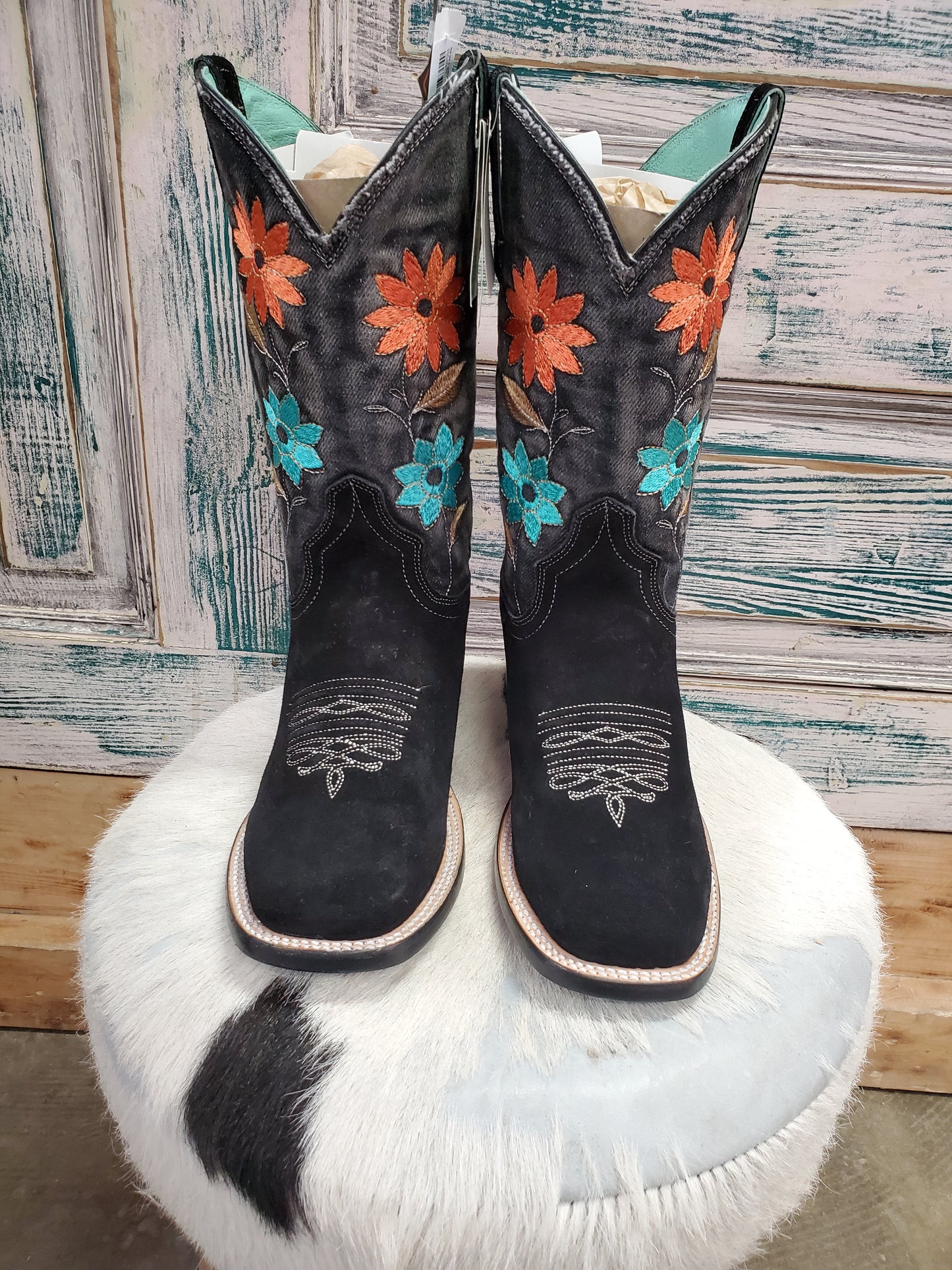 NEW Ladies Floral Top/Suede Boots