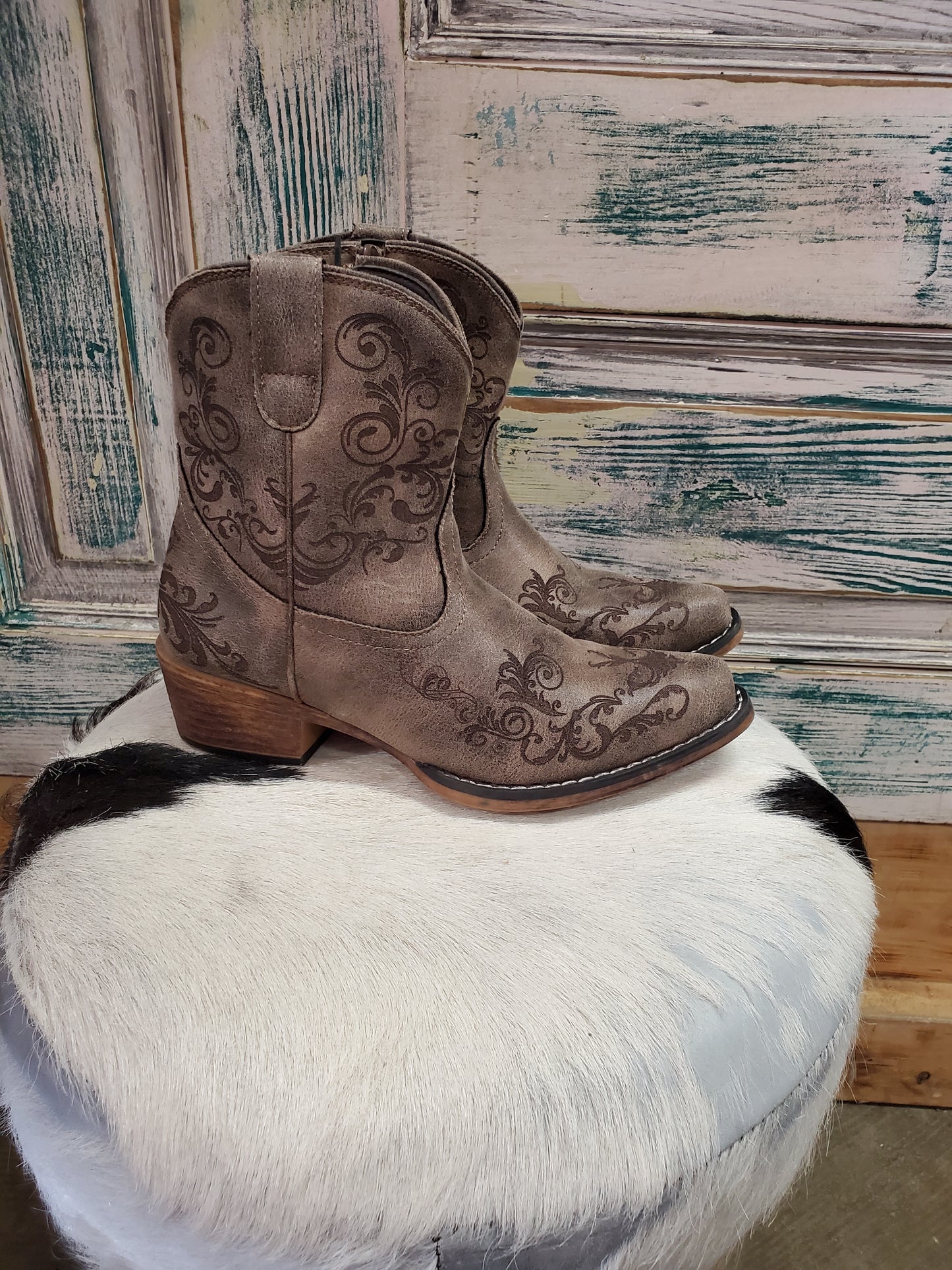 Ladies Short Bootie/Embossed