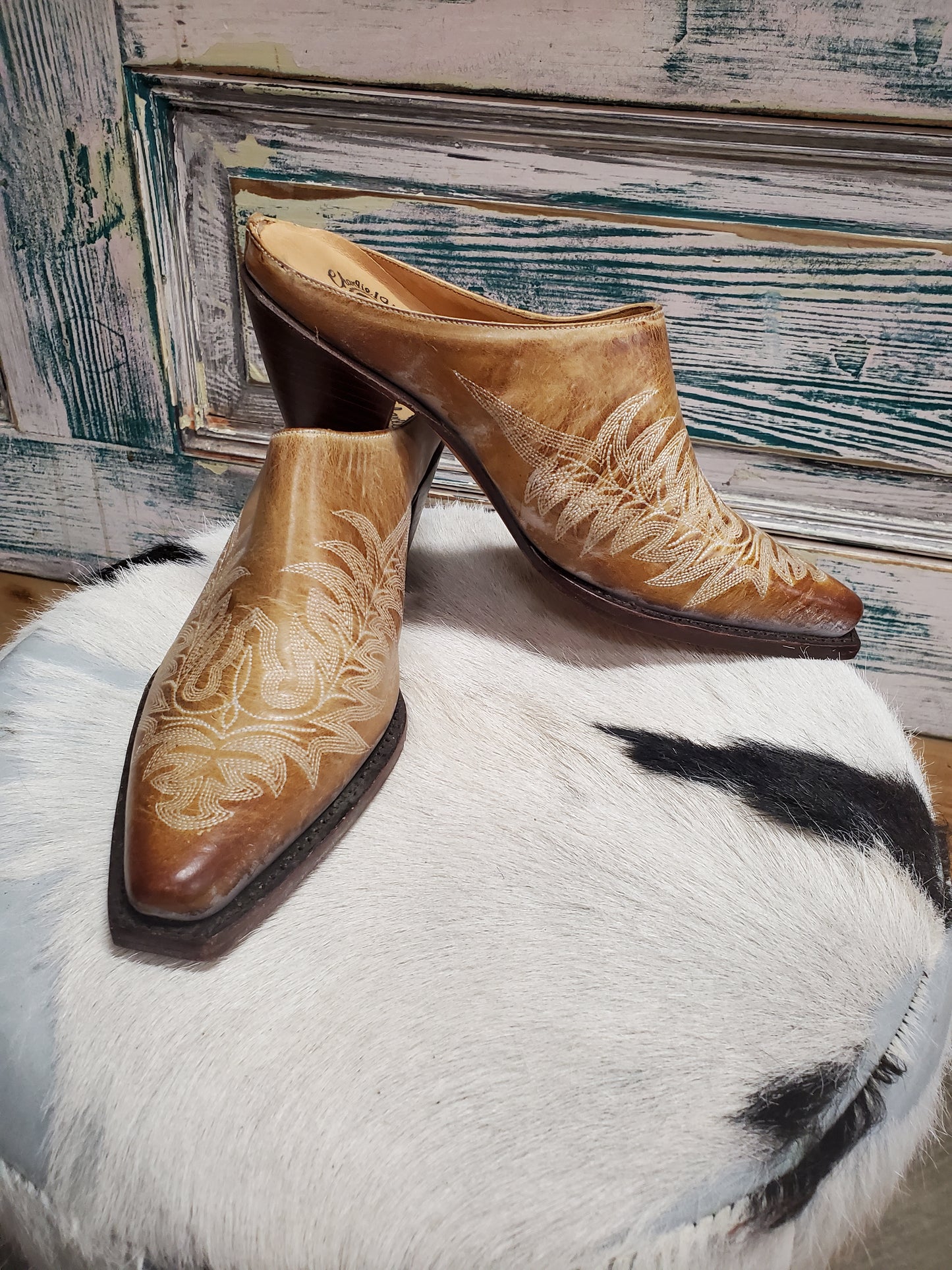 Ladies Slip On Cowgirl Shoe