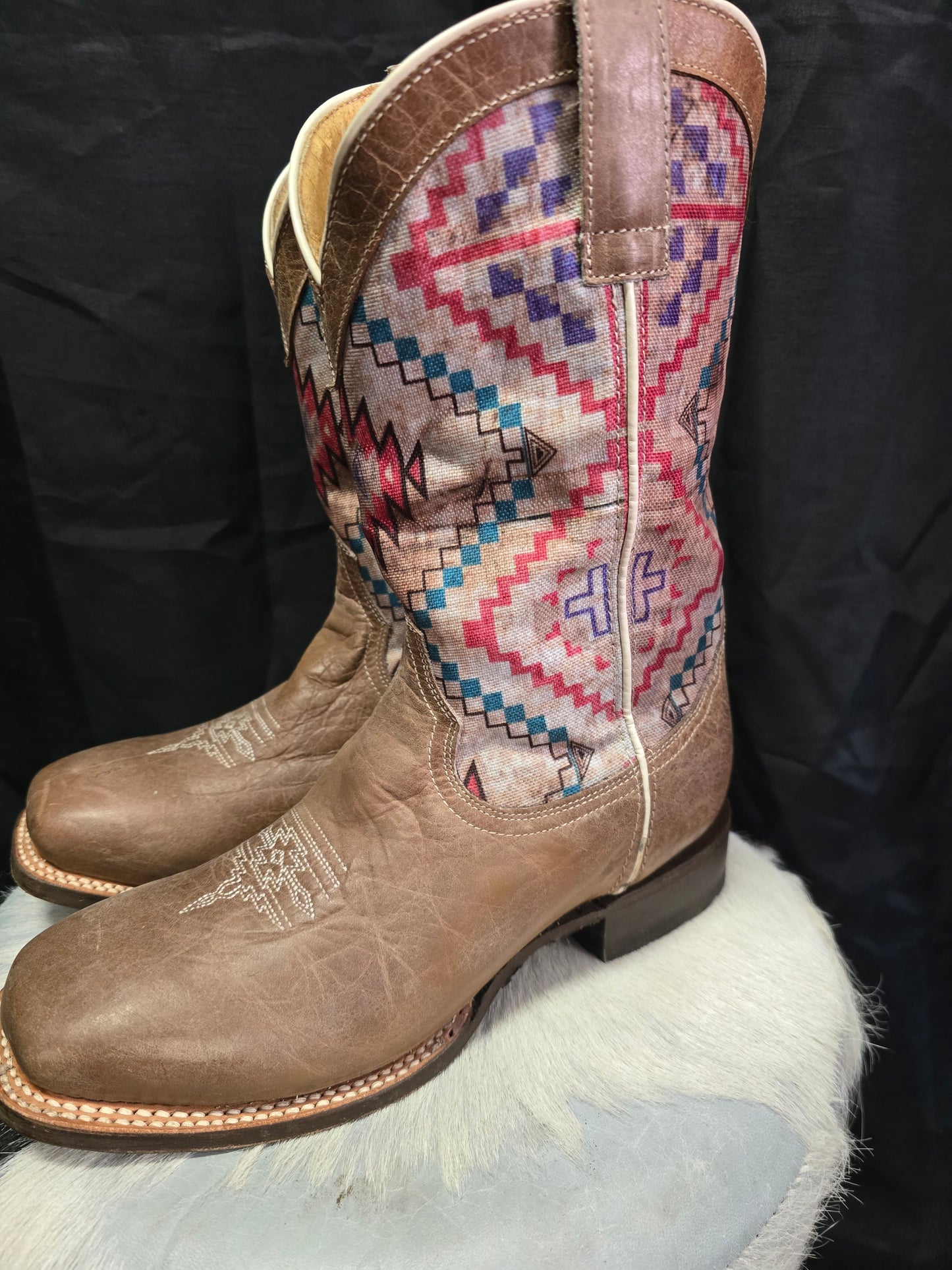 Like NEW Aztec Top Boots