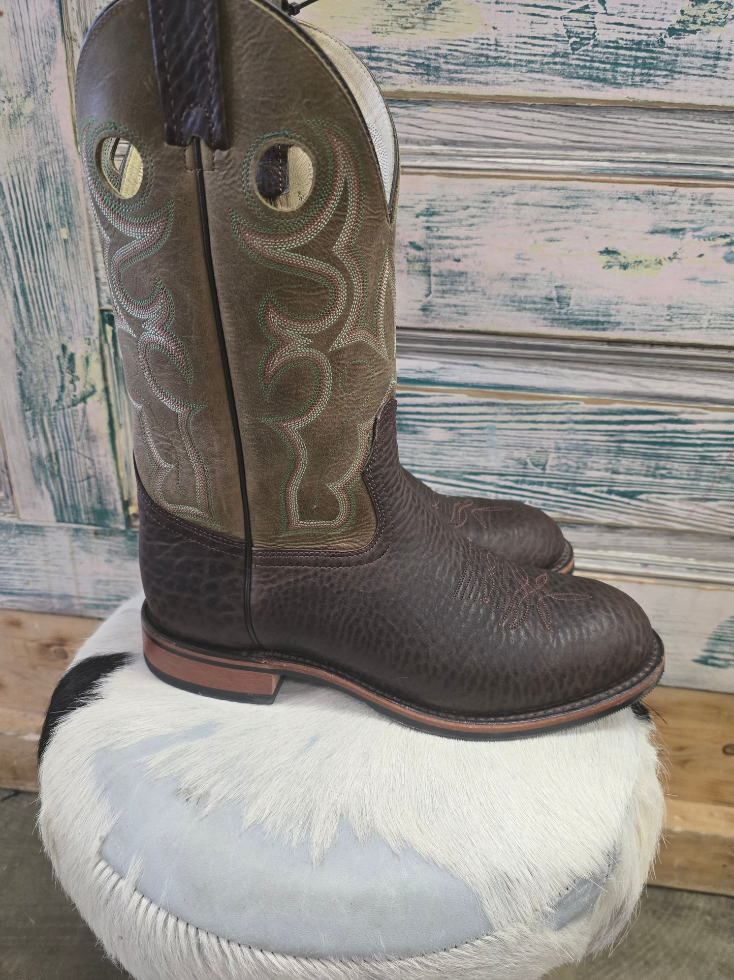 Men's Round Toe Boots (Like New)