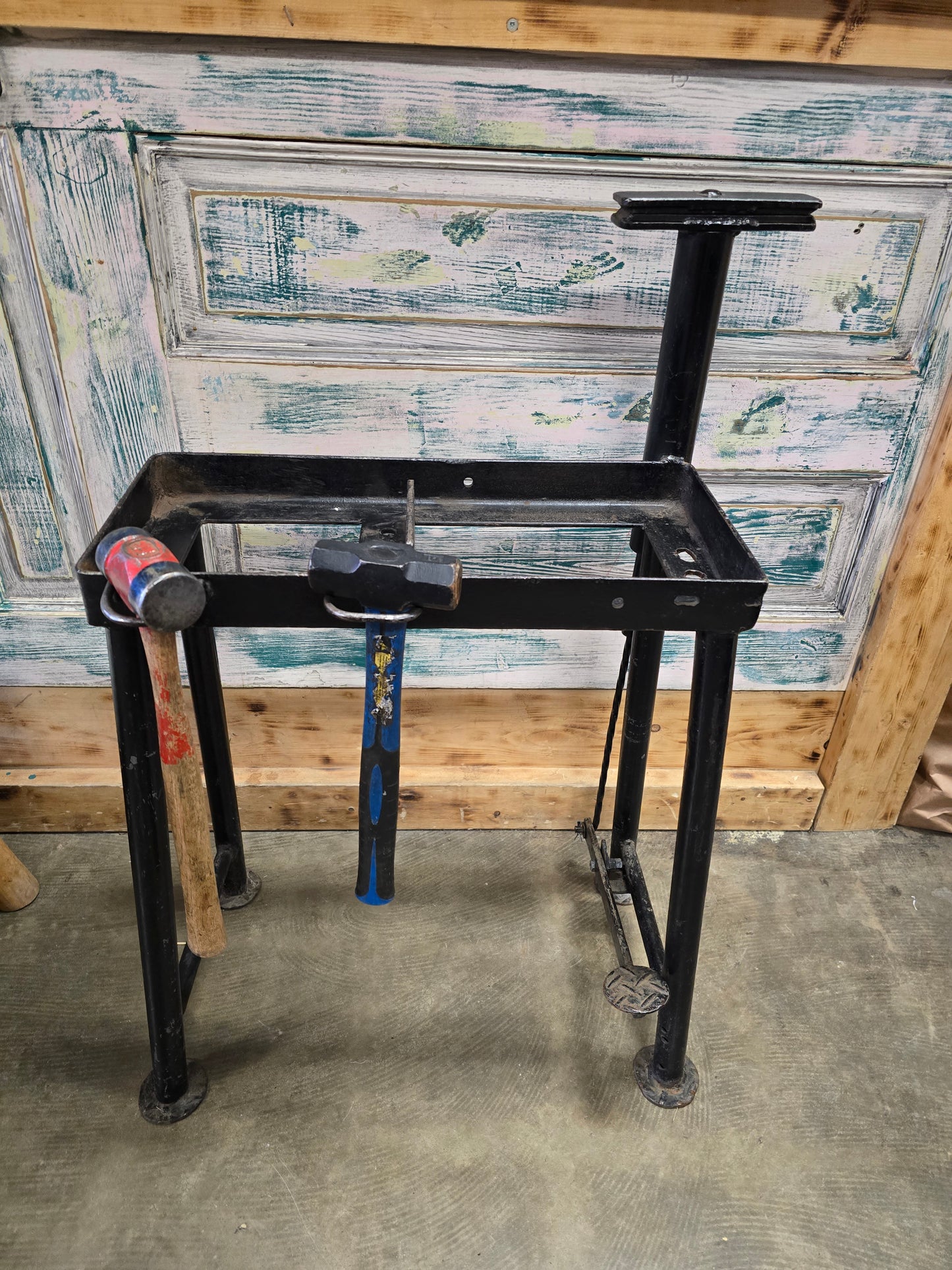 Anvil Stand With Vice 2 Shaping Hammers