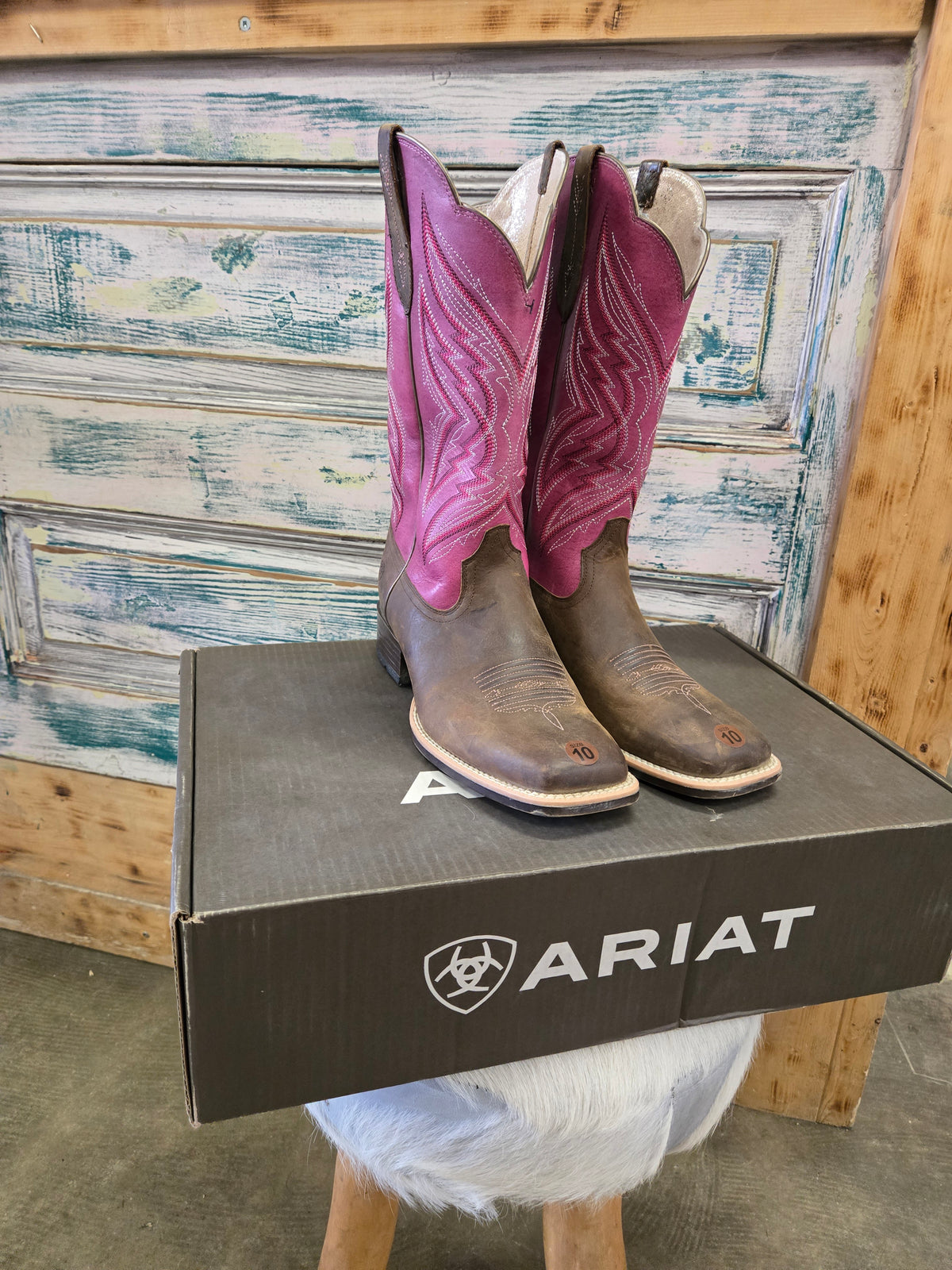Ladies Like NEW Fushia Topped Boots