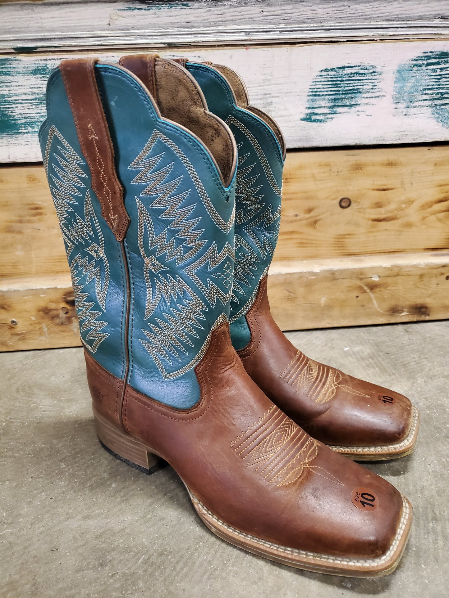 Ladies 10B Teal Ariat Cowboy Boots