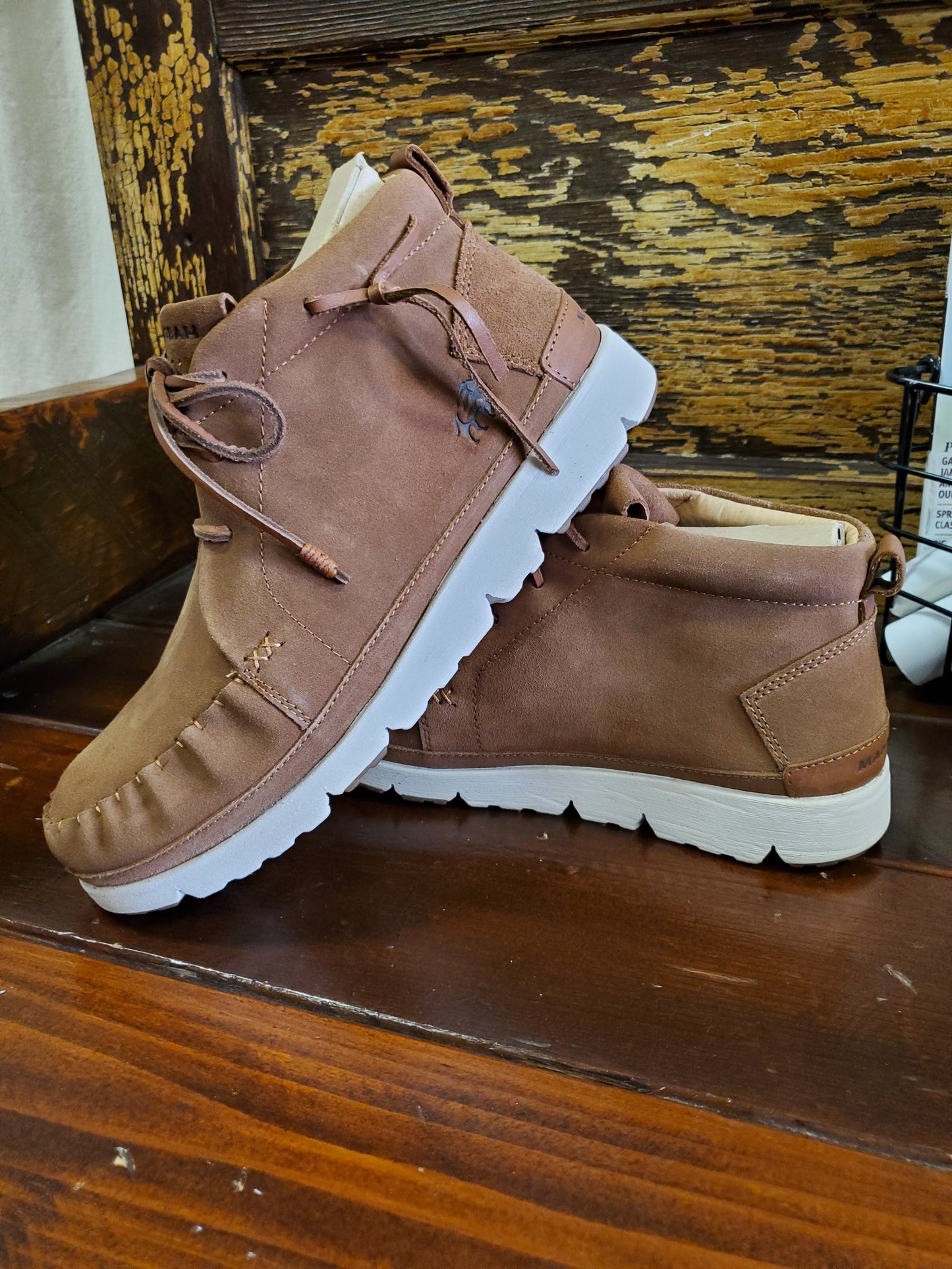 NEW Manitobah Forager Moccasin Tan