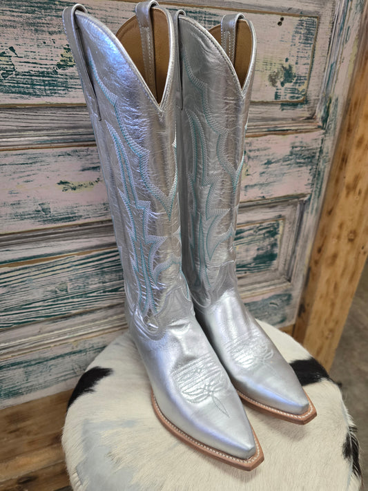 Like NEW Ladies Silver Boots