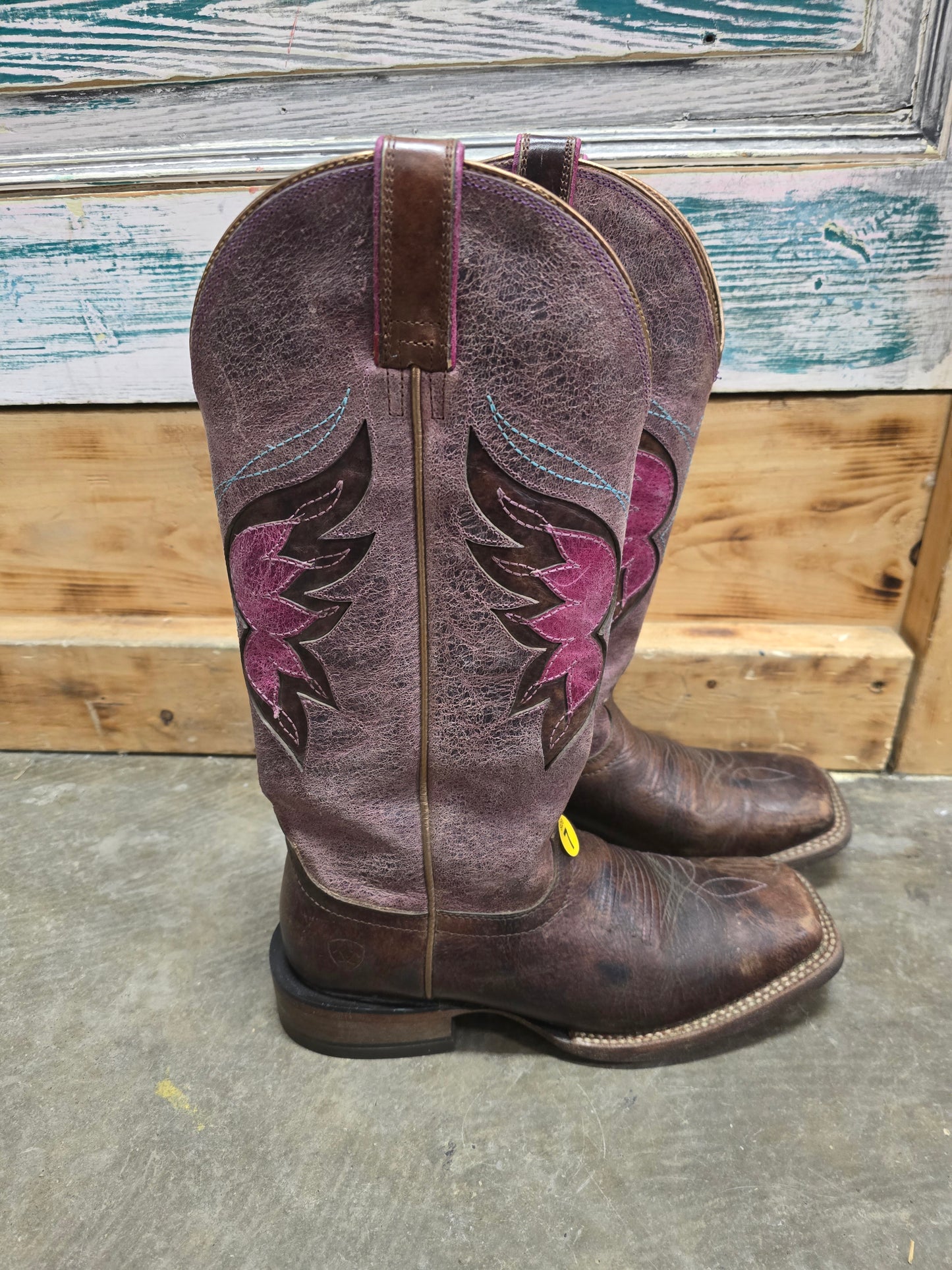 Ladies Ariat Boots...Wing Details-Pink
