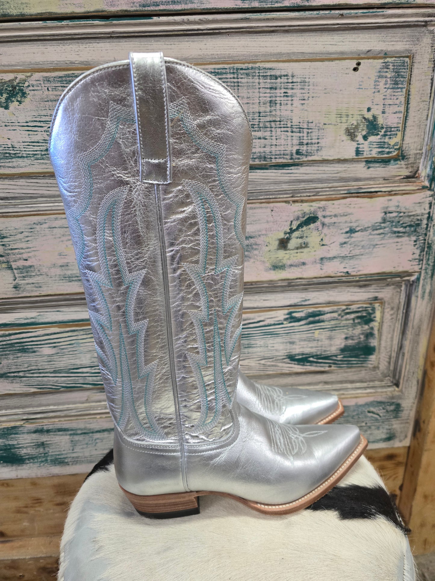 Like NEW Ladies Silver Boots