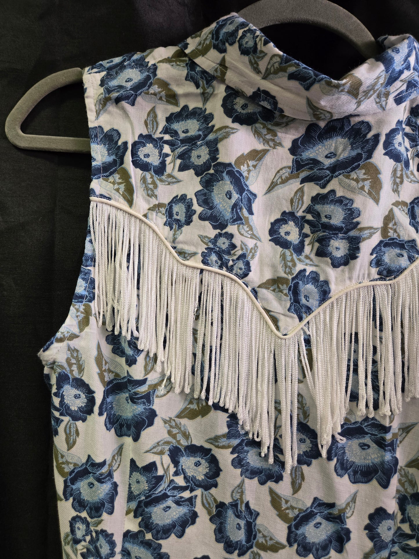 Sleeveless Floral Fringed Shirt