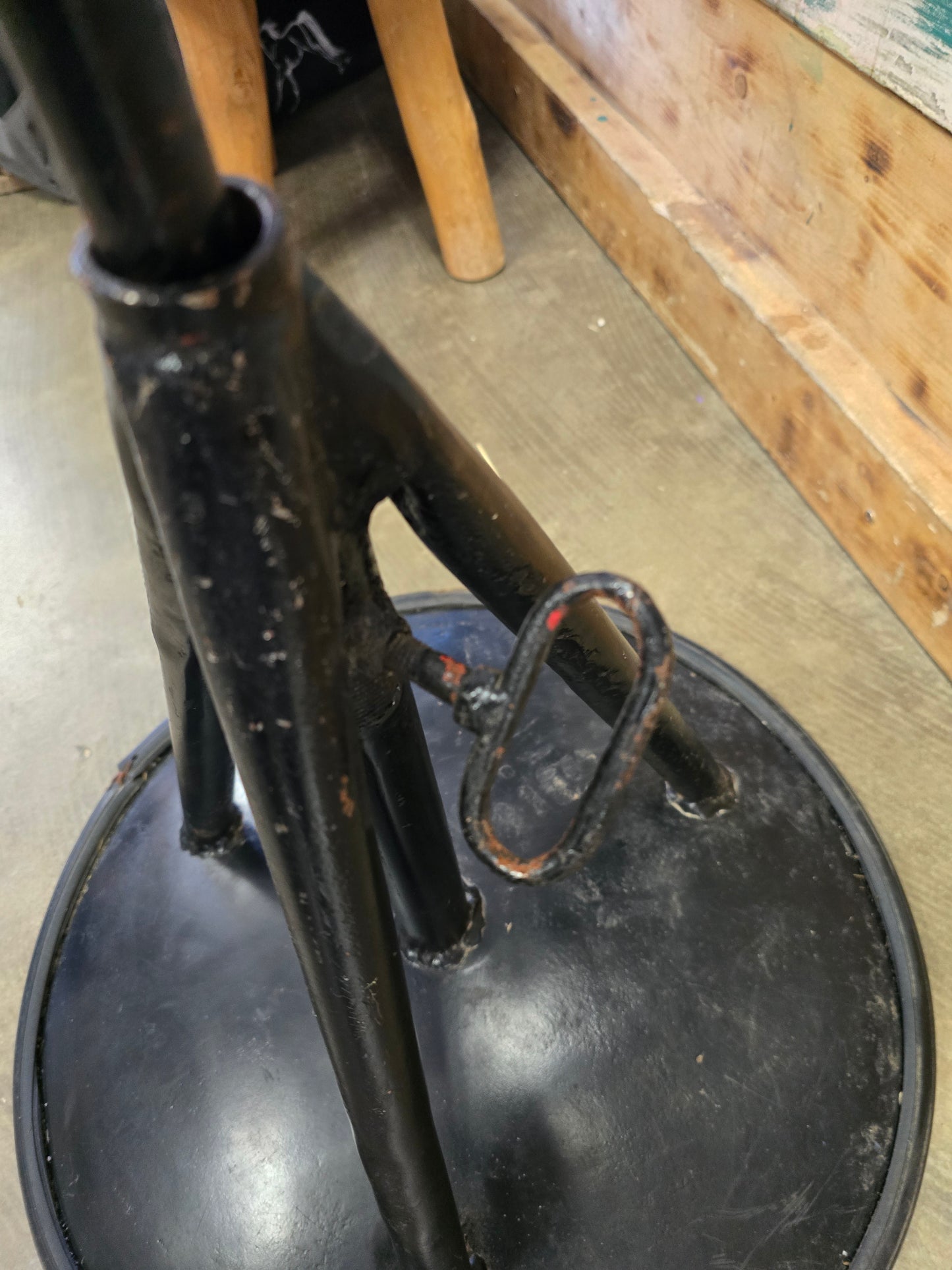 Black Farrier Stand (in store pick up)