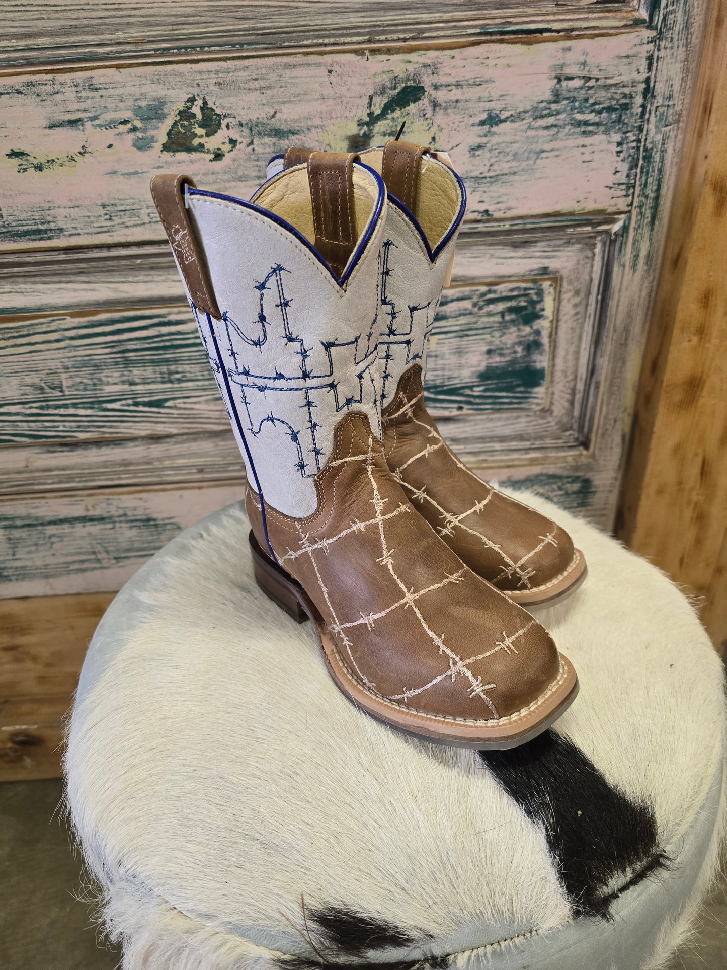 NEW Barbwire Detail Youth Boots