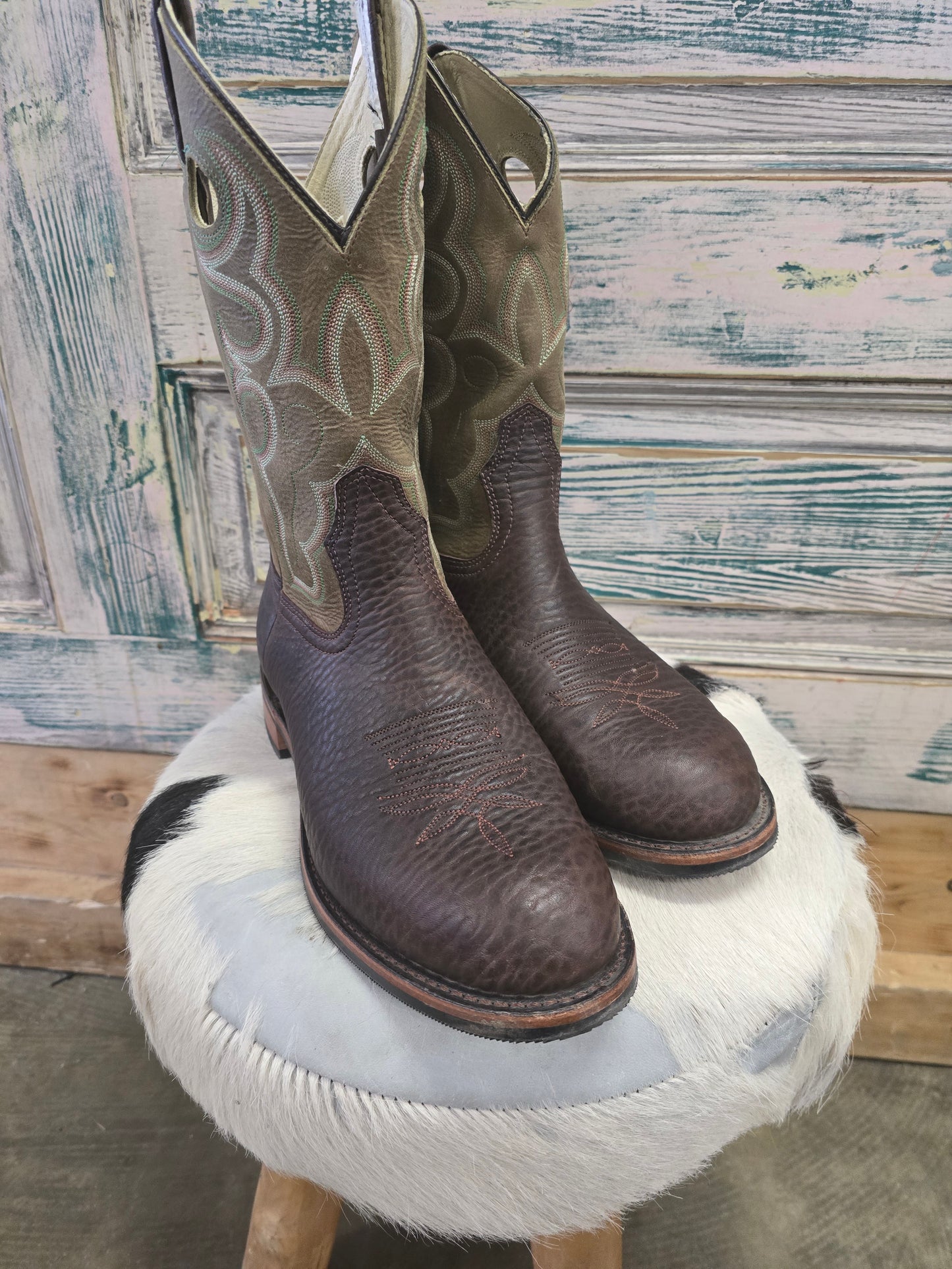 Men's Round Toe Boots (Like New)