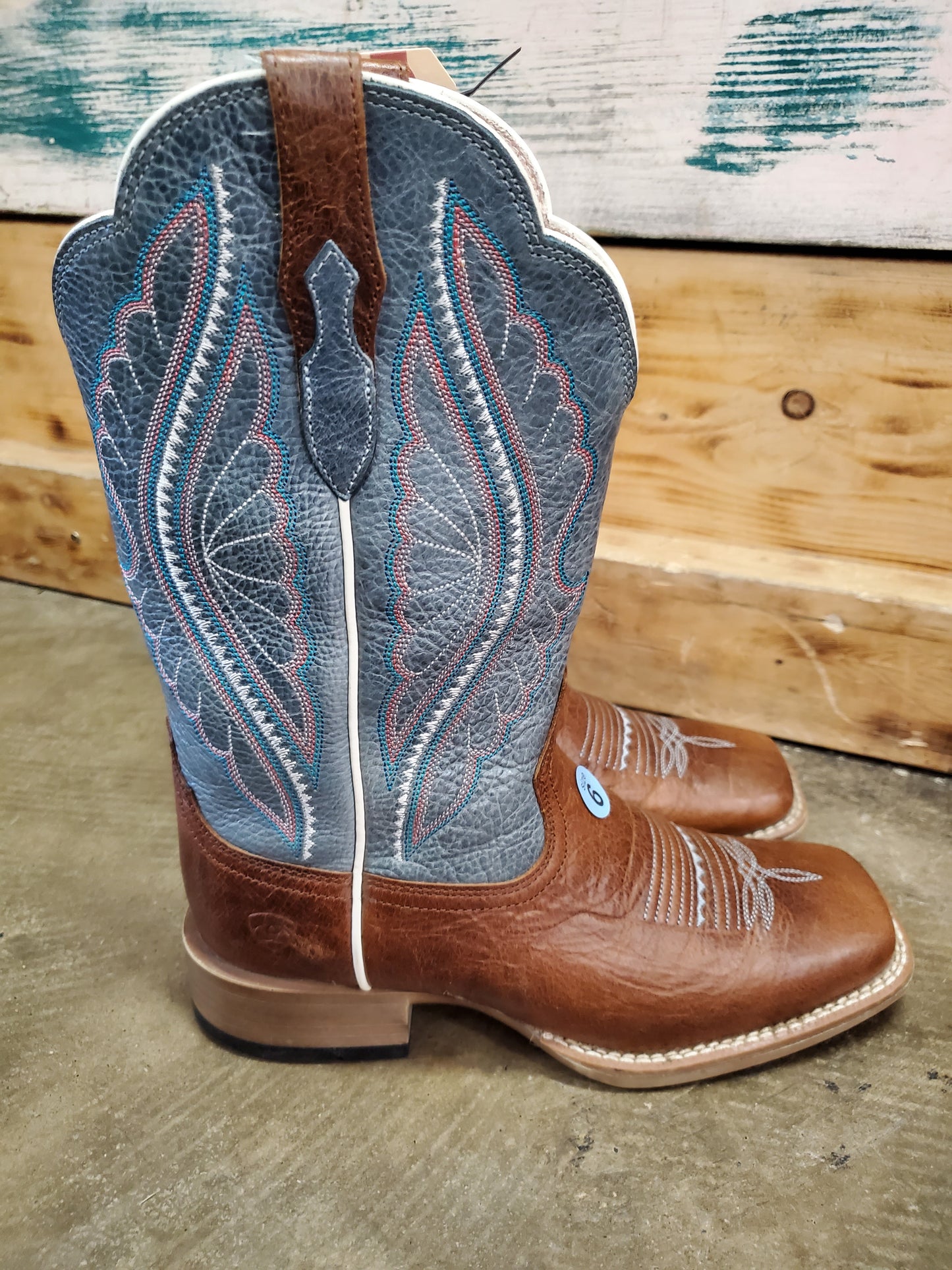 Ladies Sq Toe Grey Top LIKE NEW Ariat Boots