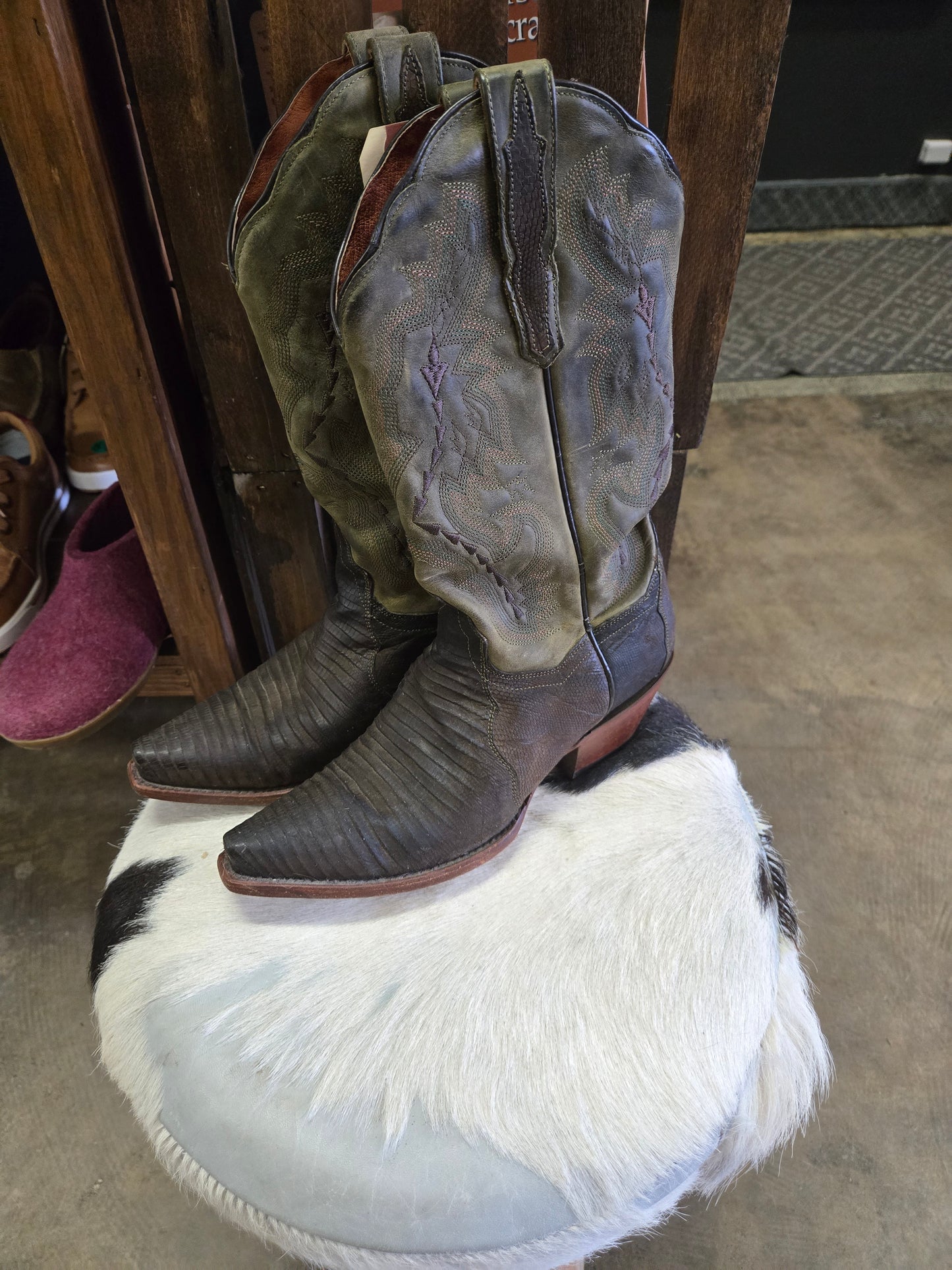 Ladies Exotic Snip Toe Boot
