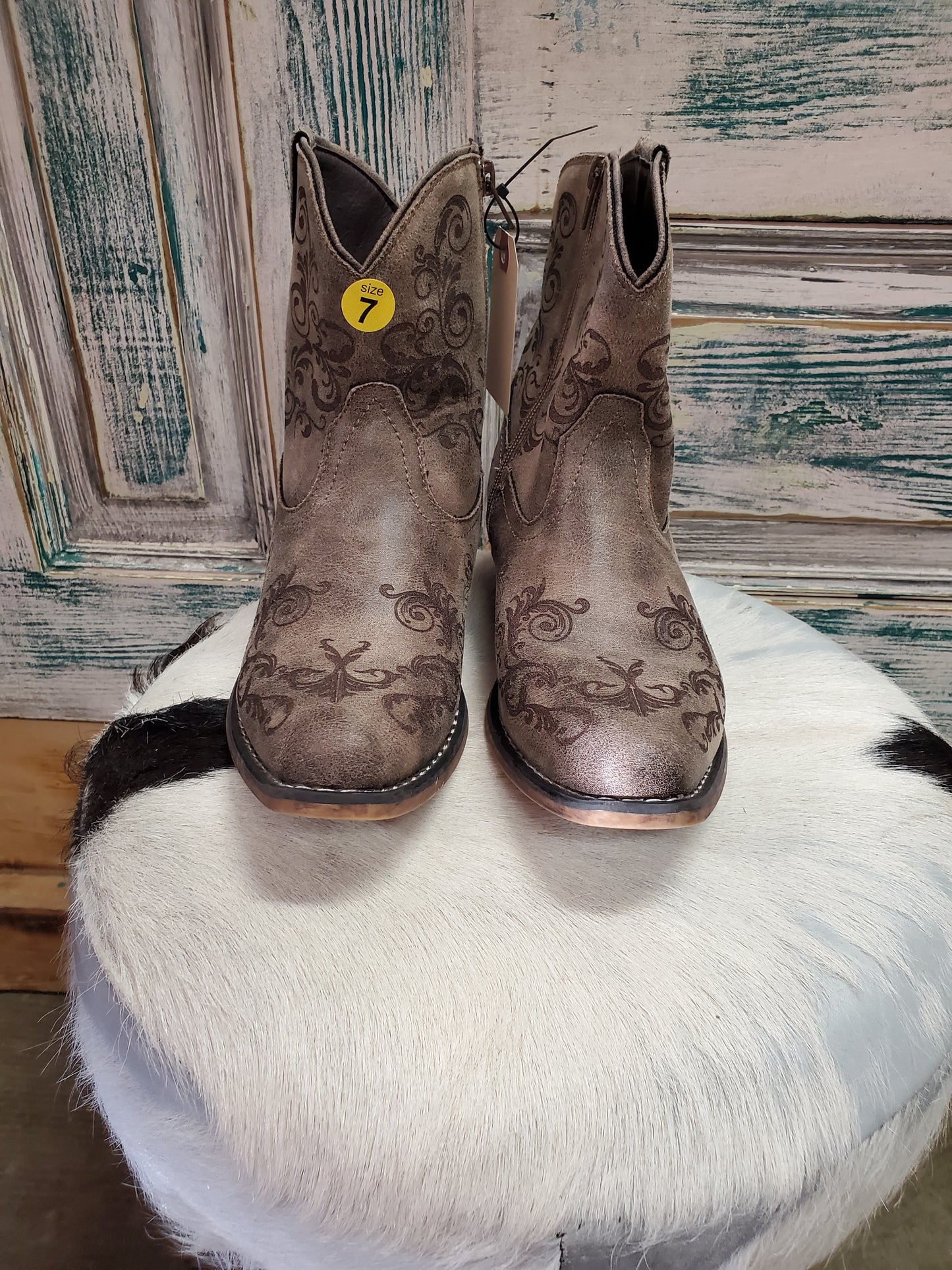 Ladies Short Bootie/Embossed