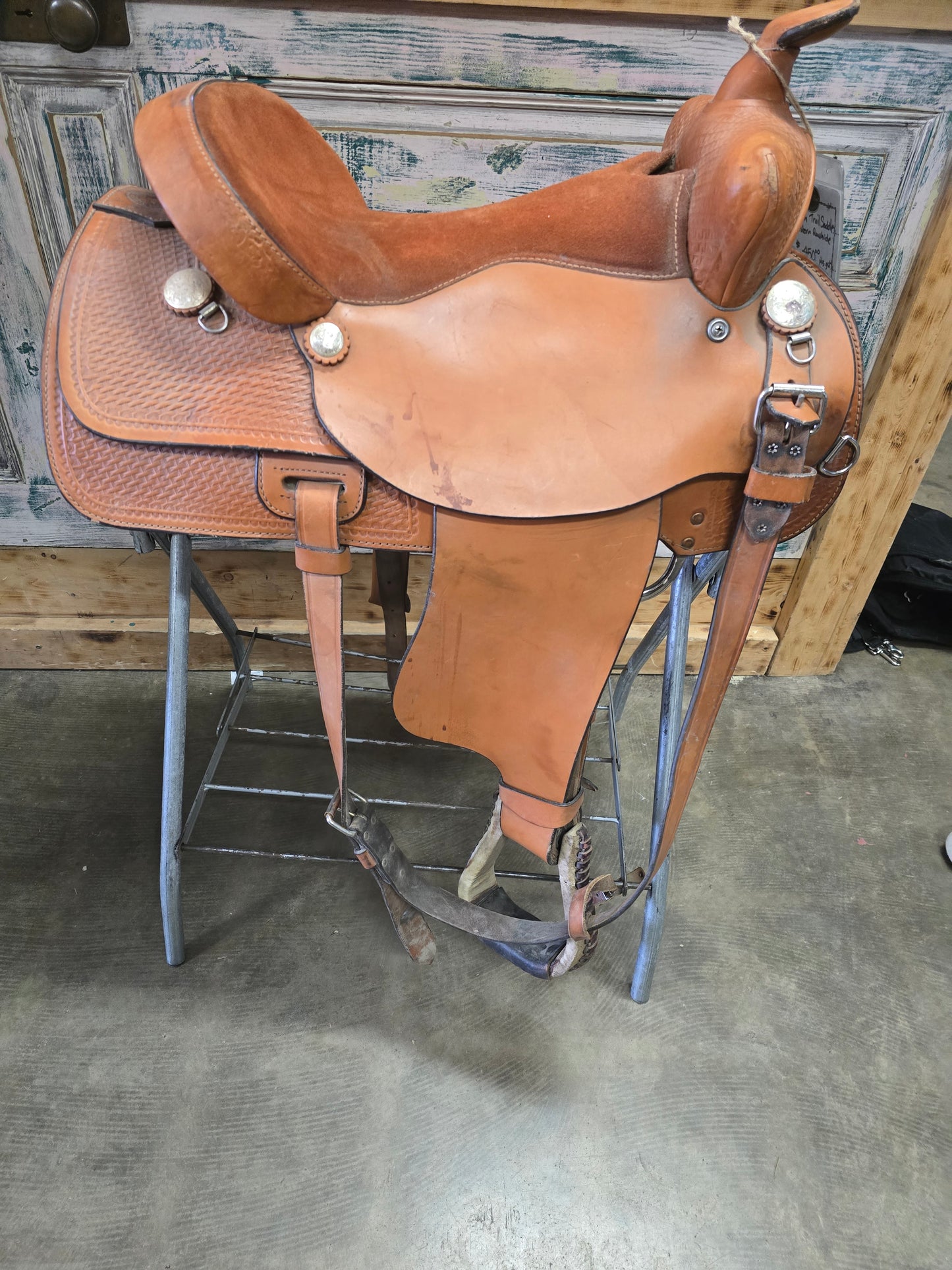 15 Inch Western Rawhide                   Trail Saddle