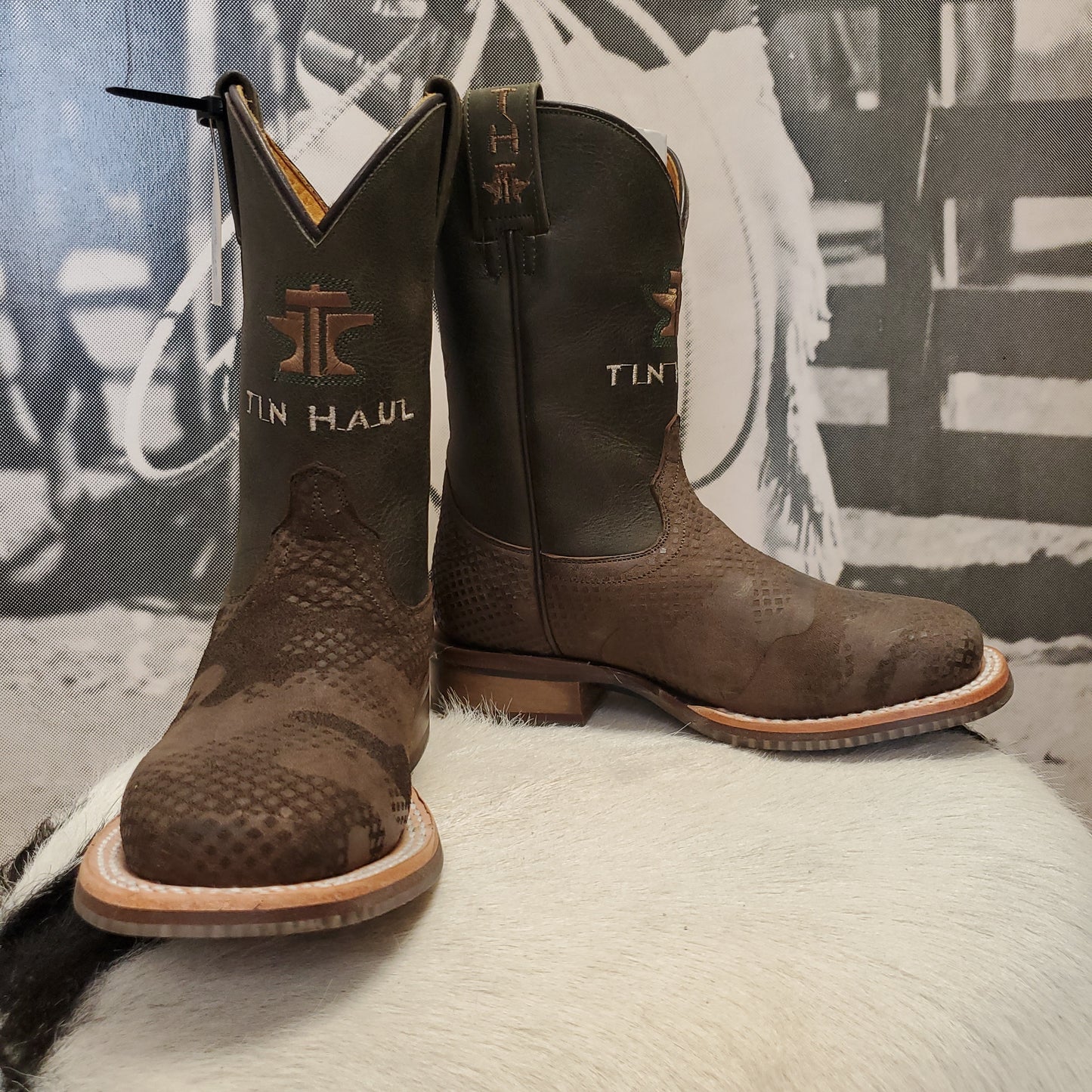 NEW Kids Assorted Tin Haul Boots