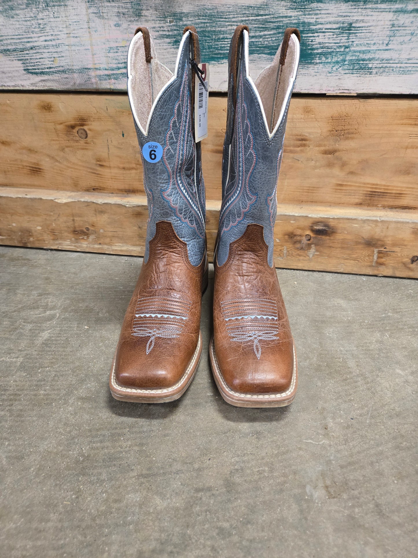 Like NEW Ariat Ladies Boots                Blue top