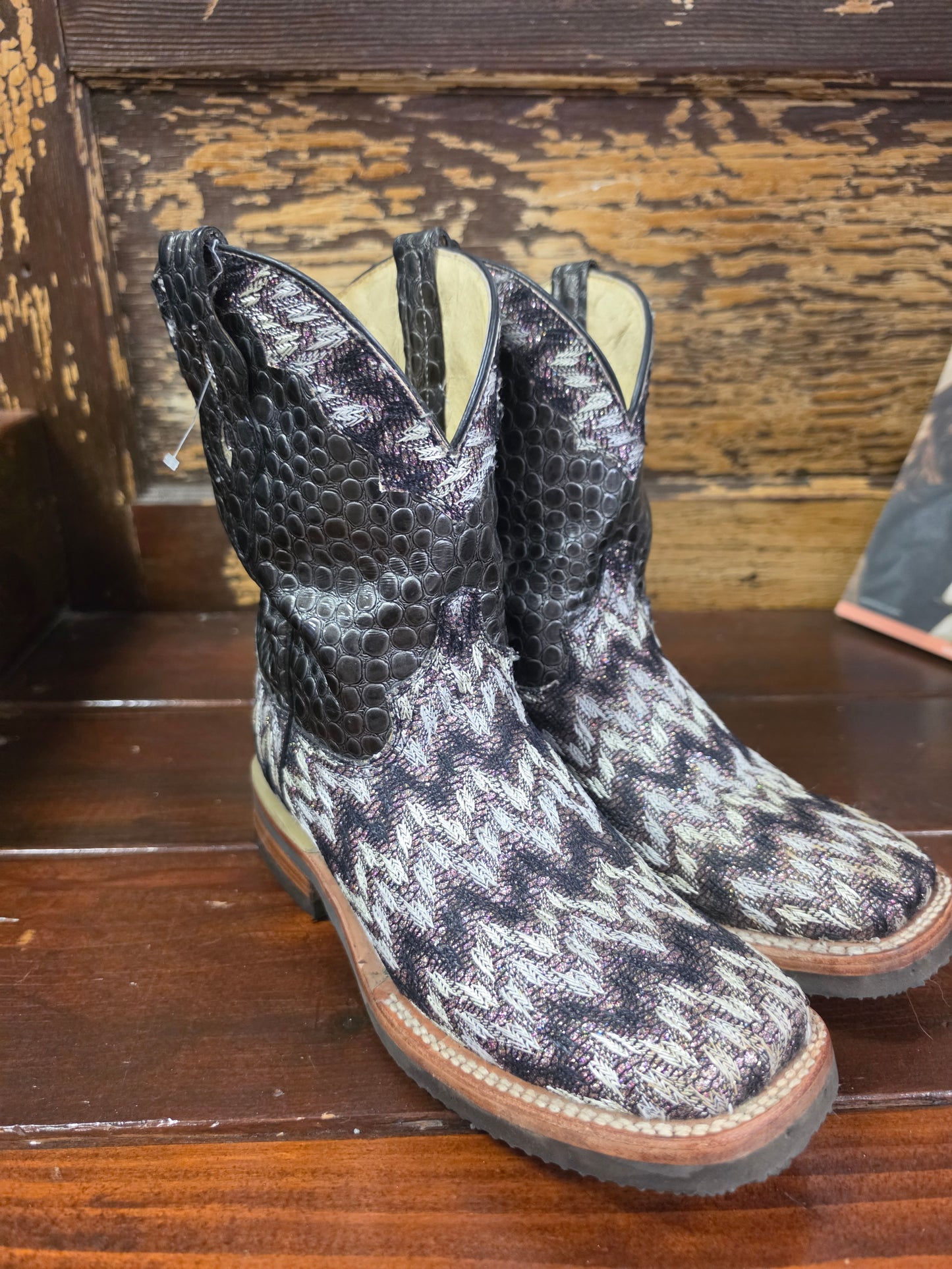 Ladies Shimmer Chevron Print Boot