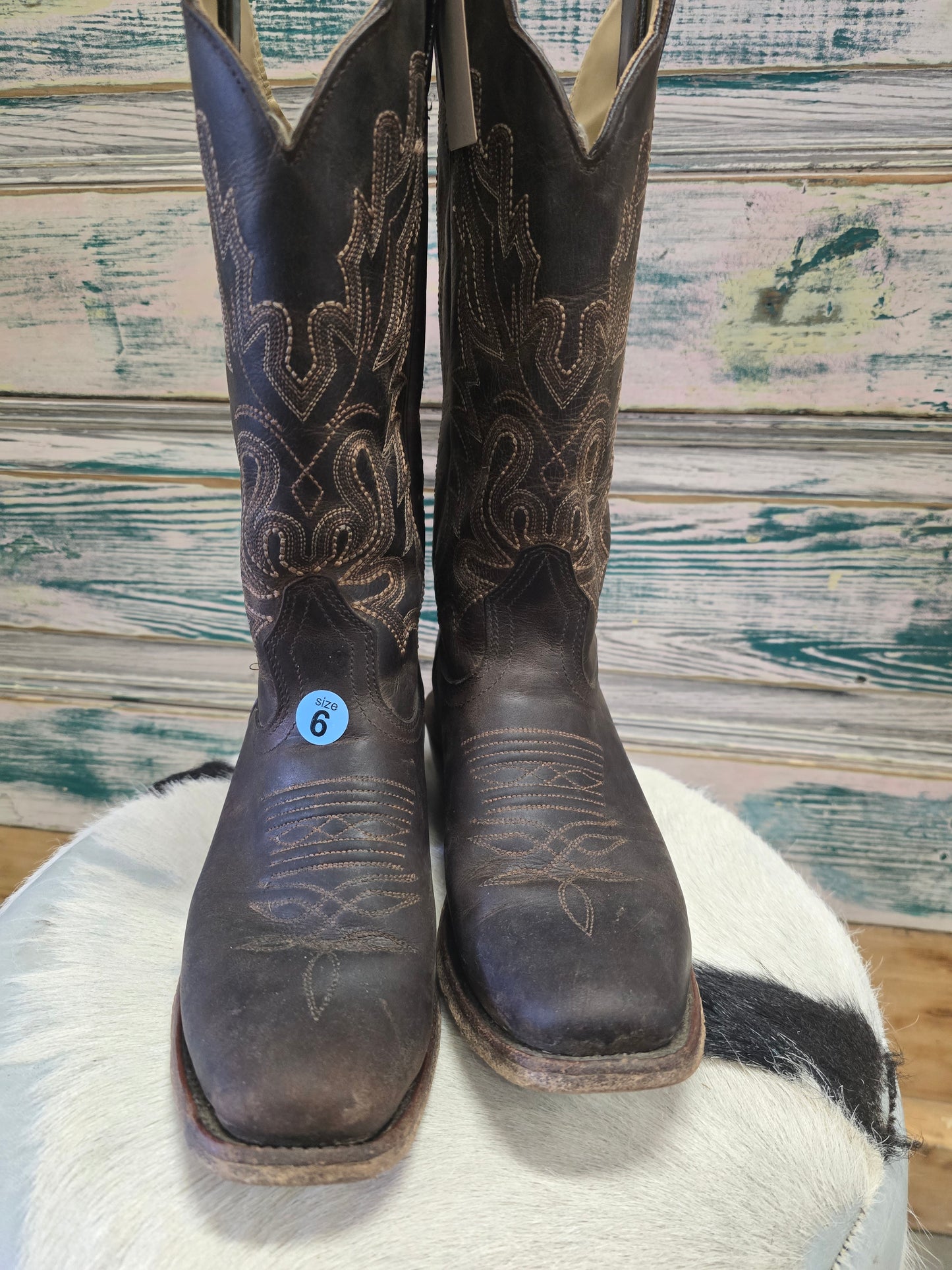 Brown Boot- Simple Stitch Details