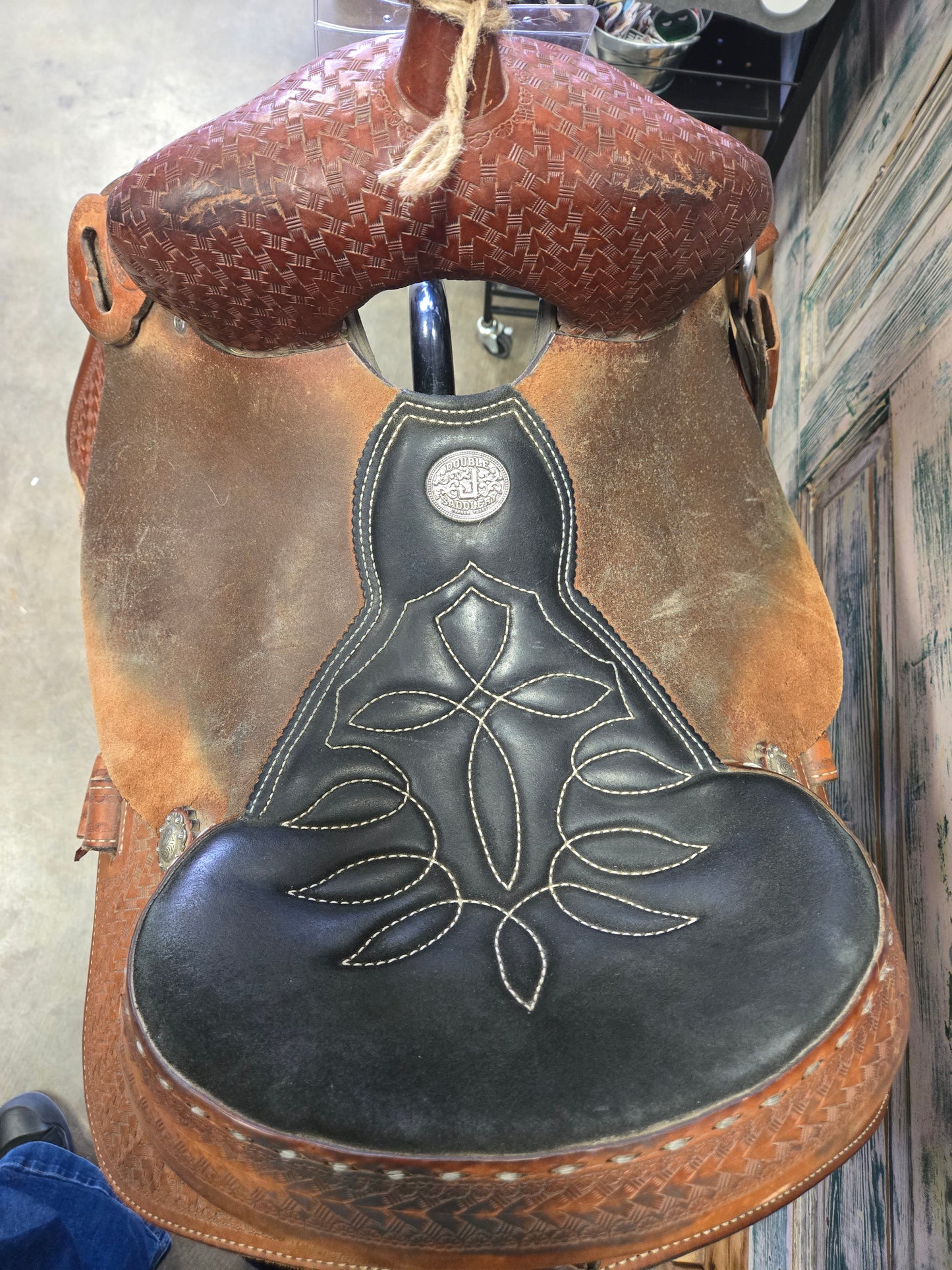 Double J Pro Barrel Saddle ( 13.5)