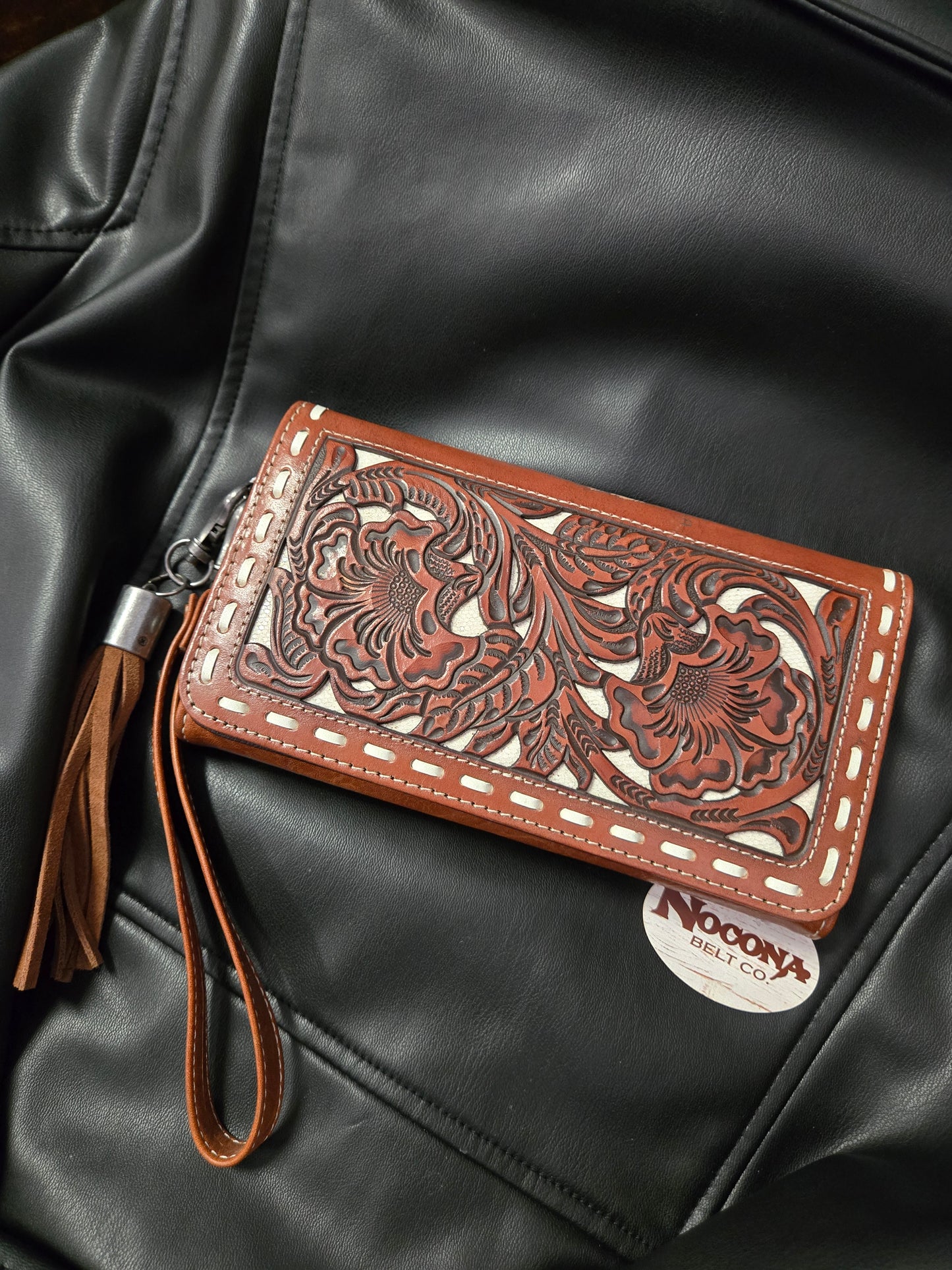 NEW Ladies Carved & Buckstitched                      Wallet