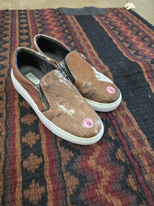 Cowhide Myra Zip Ladies Shoes