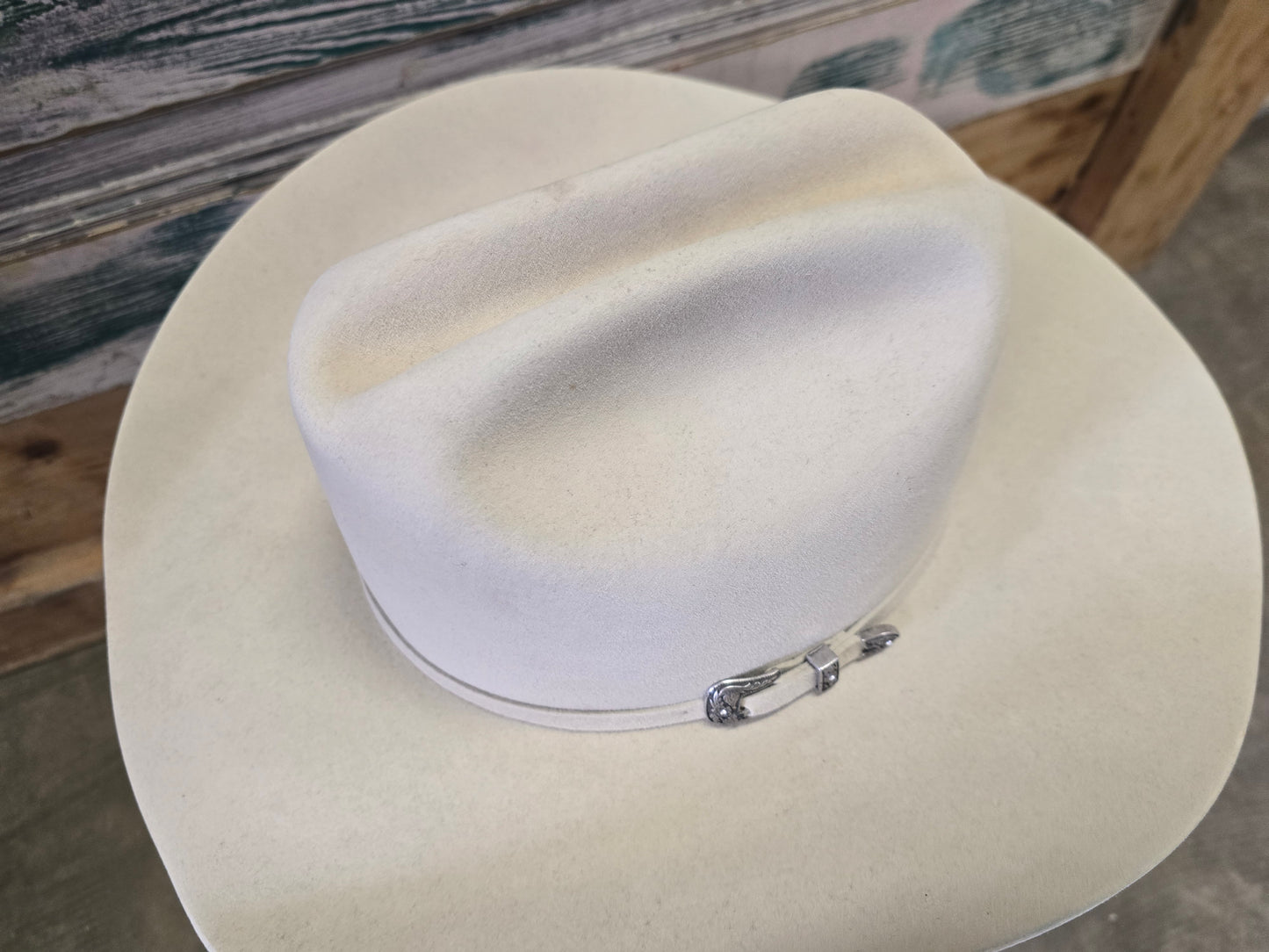Tan 10 X Hat..LIKE NEW