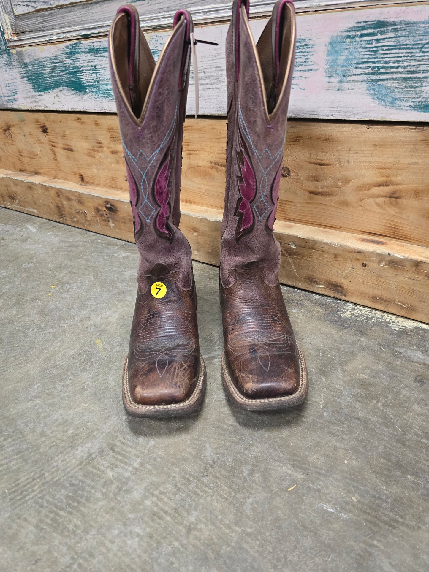Ladies Ariat Boots...Wing Details-Pink