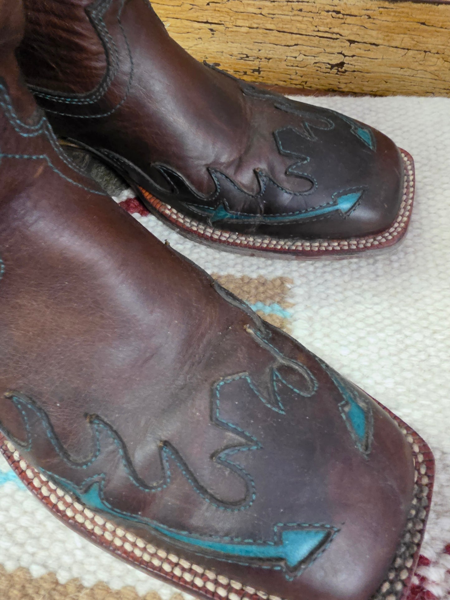 Sq. Toe Boots/Turq. Arrow                            Details