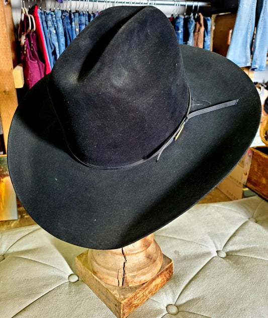 Black Felt Hat (7 X)