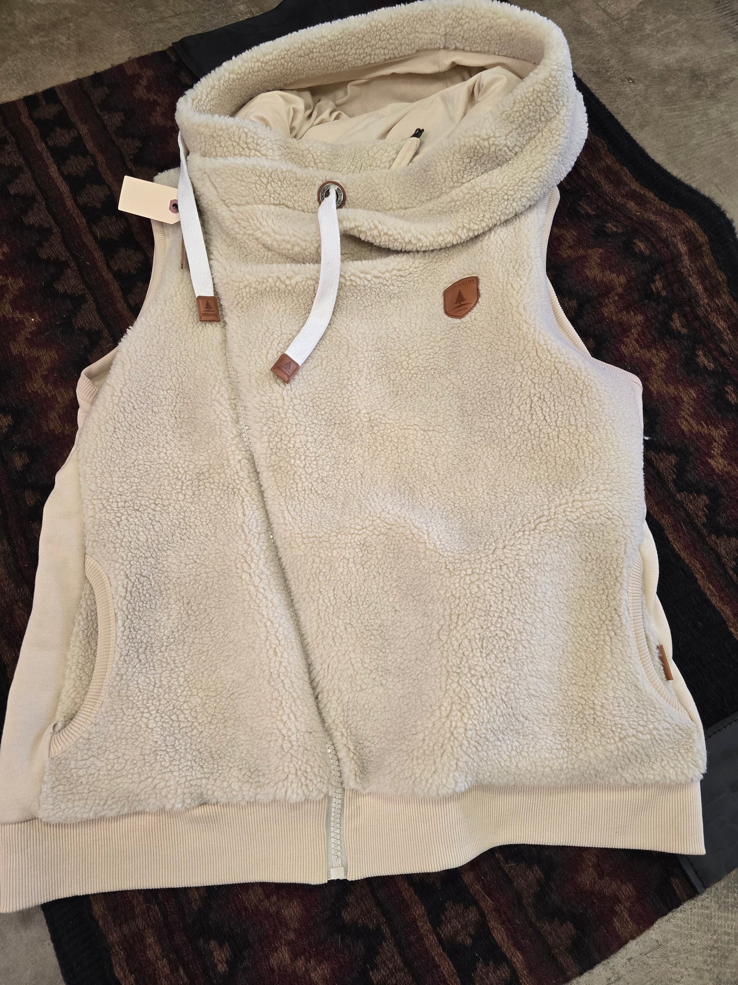 Wanakome Insulated Sherpa White Vest