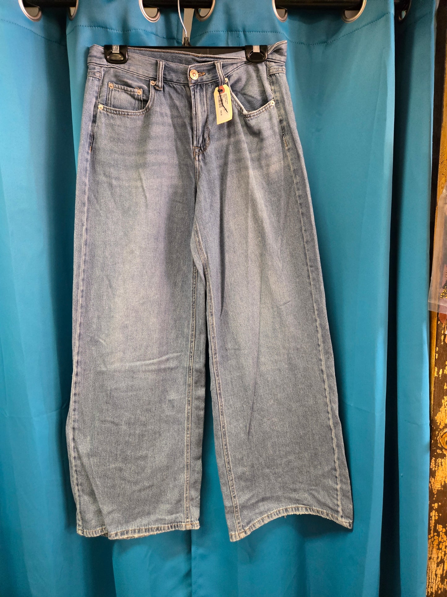 Light Weight Denim                            Wide Leg Jeans