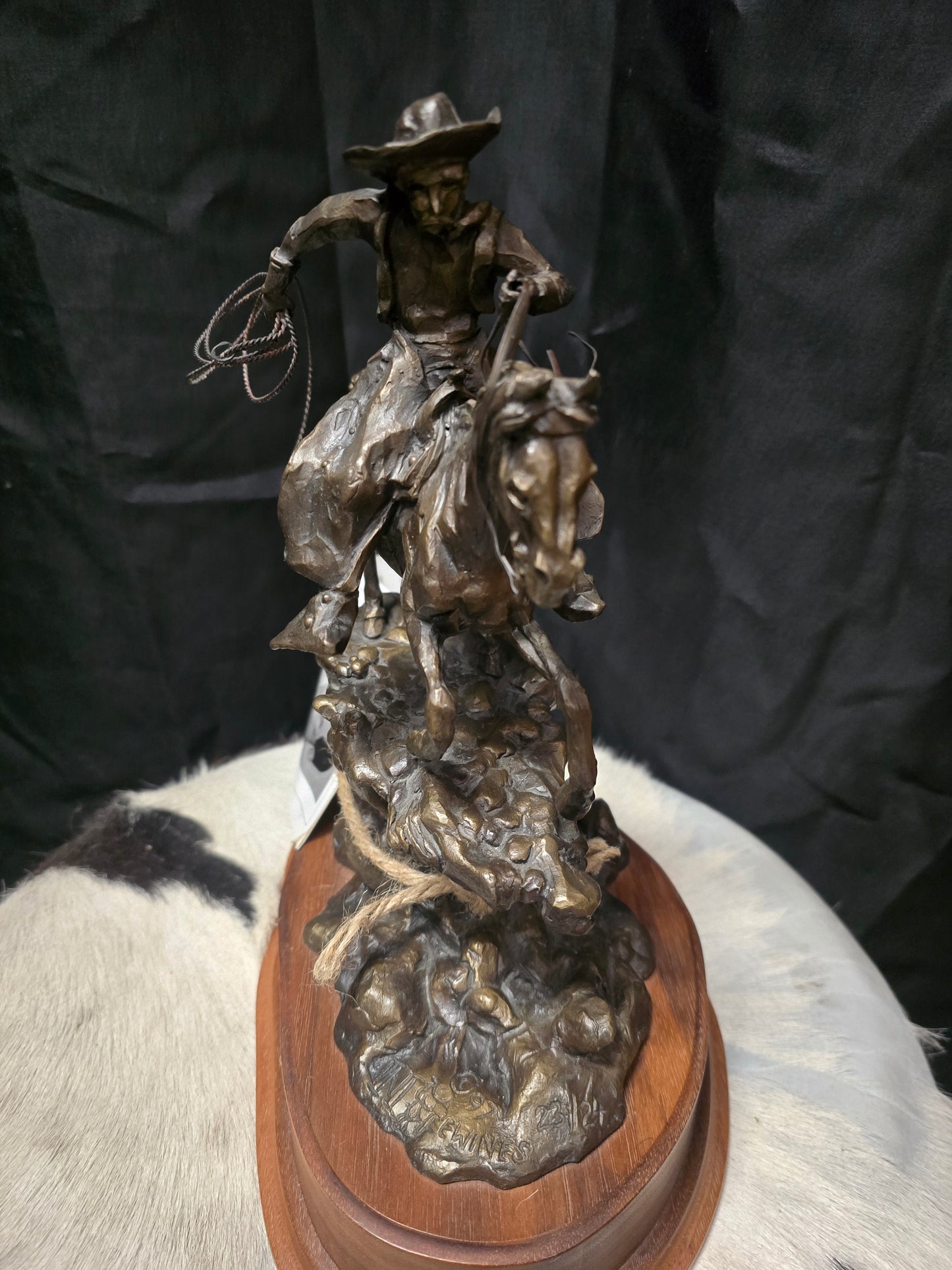 Mustang Trail (Neville Hewines)                   Bronze