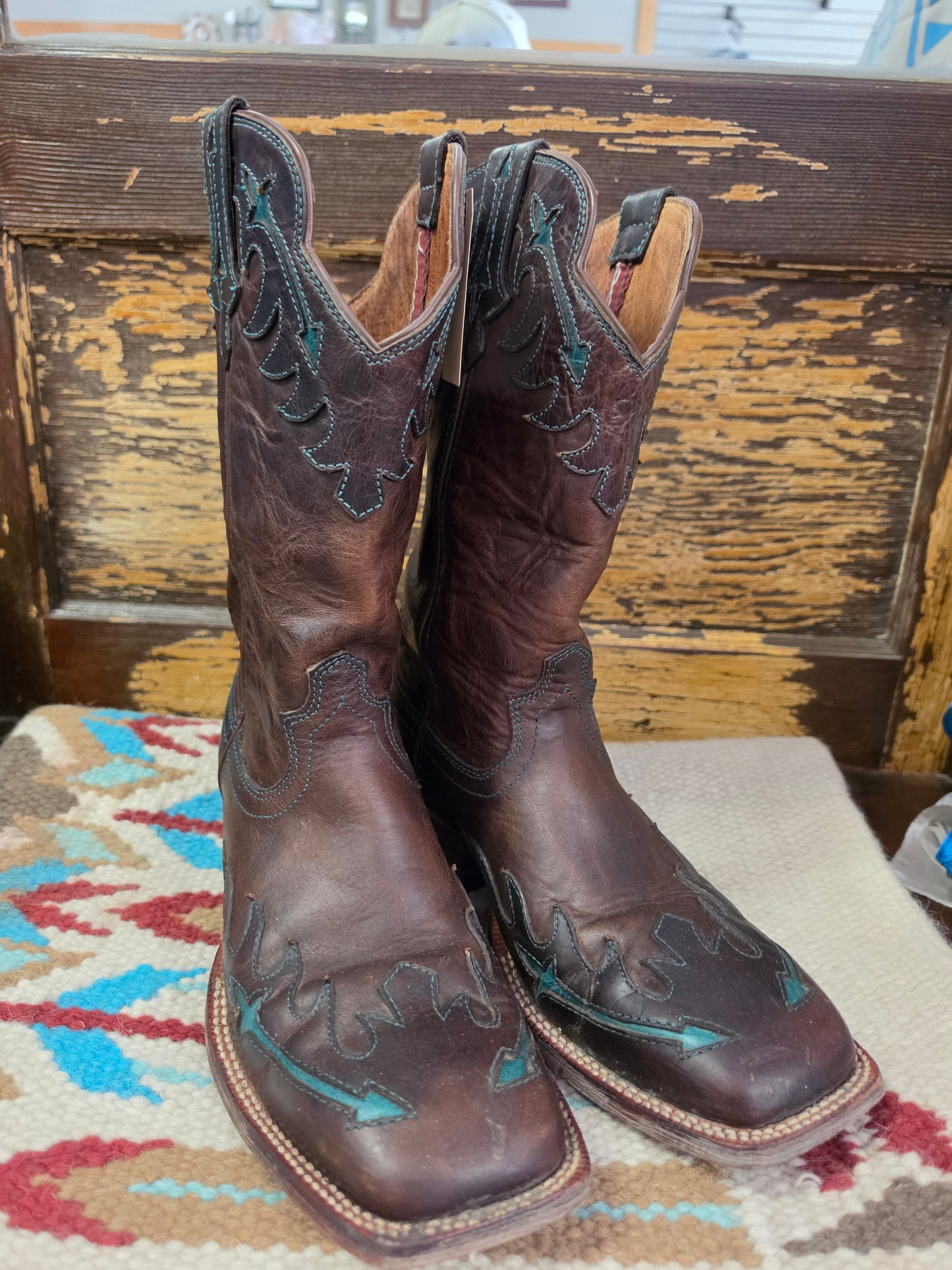Sq. Toe Boots/Turq. Arrow                            Details