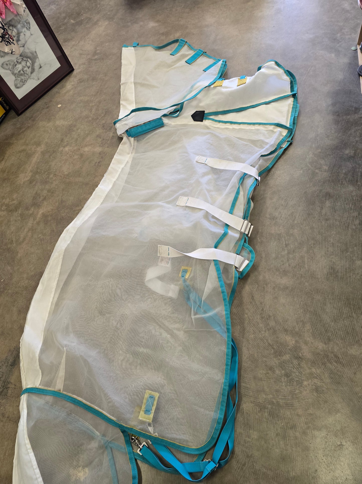 White Fly Sheet W/Neck