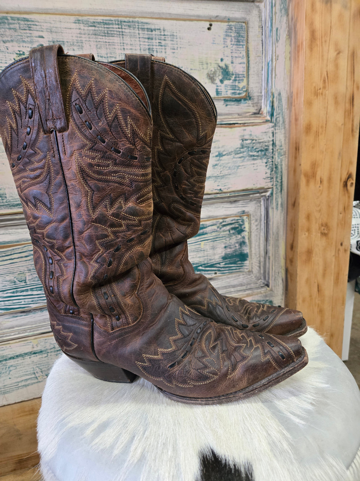 Pointed ToeDan Post Boot                          Buckstitch