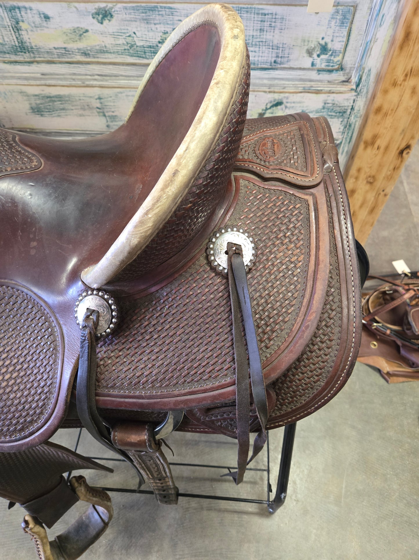 Teskey's All Round (15.5)                    Ranch Saddle