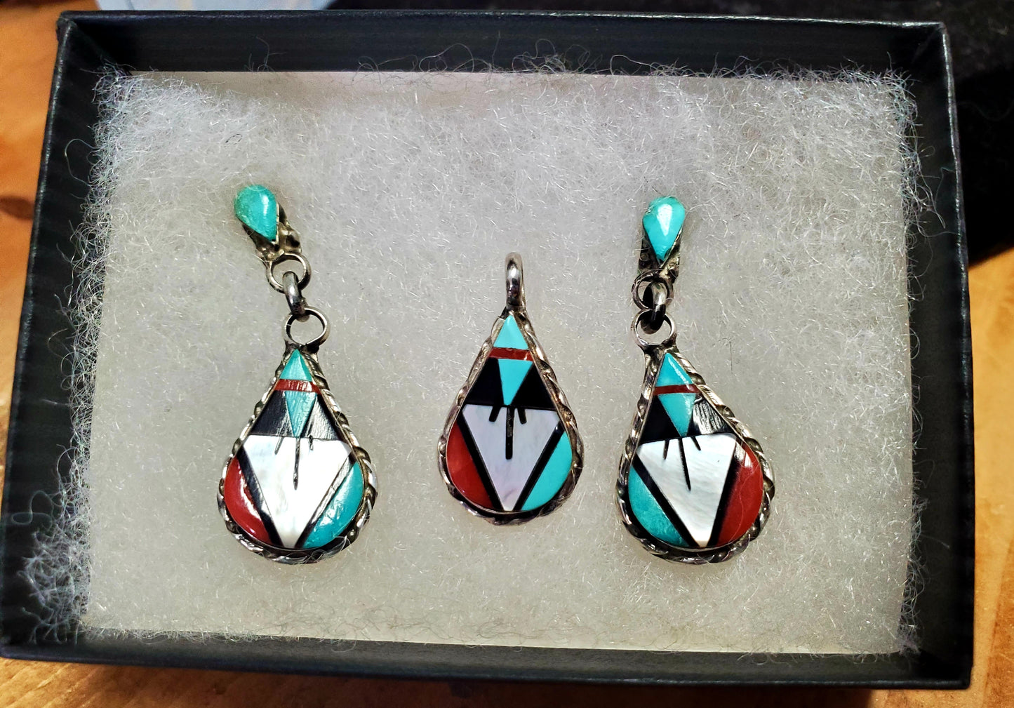 Zuni Drop Earrings & Pendant              (3 pc)
