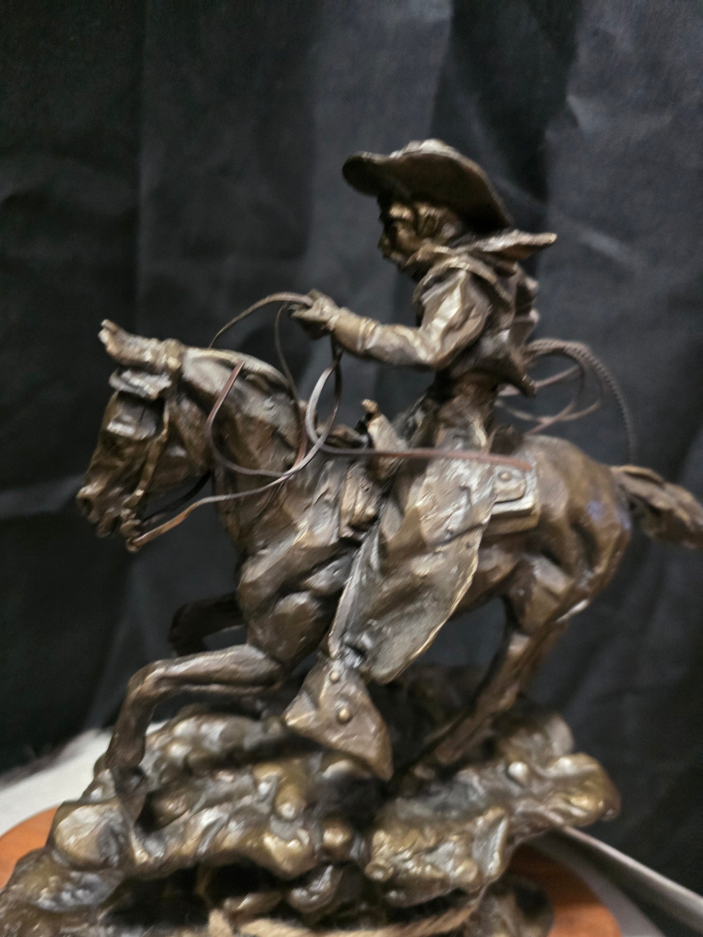 Mustang Trail (Neville Hewines)                   Bronze