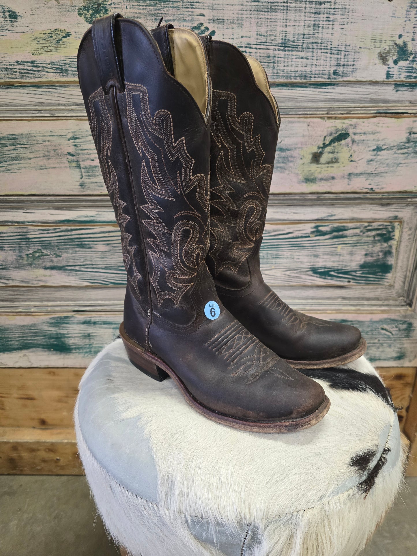 Brown Boot- Simple Stitch Details