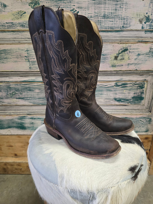 Brown Boot- Simple Stitch Details
