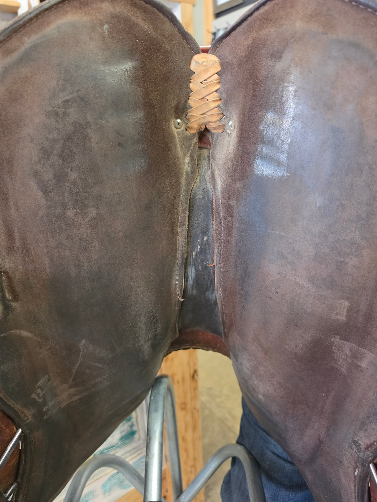 13.5 Double Jay Barrel Saddle