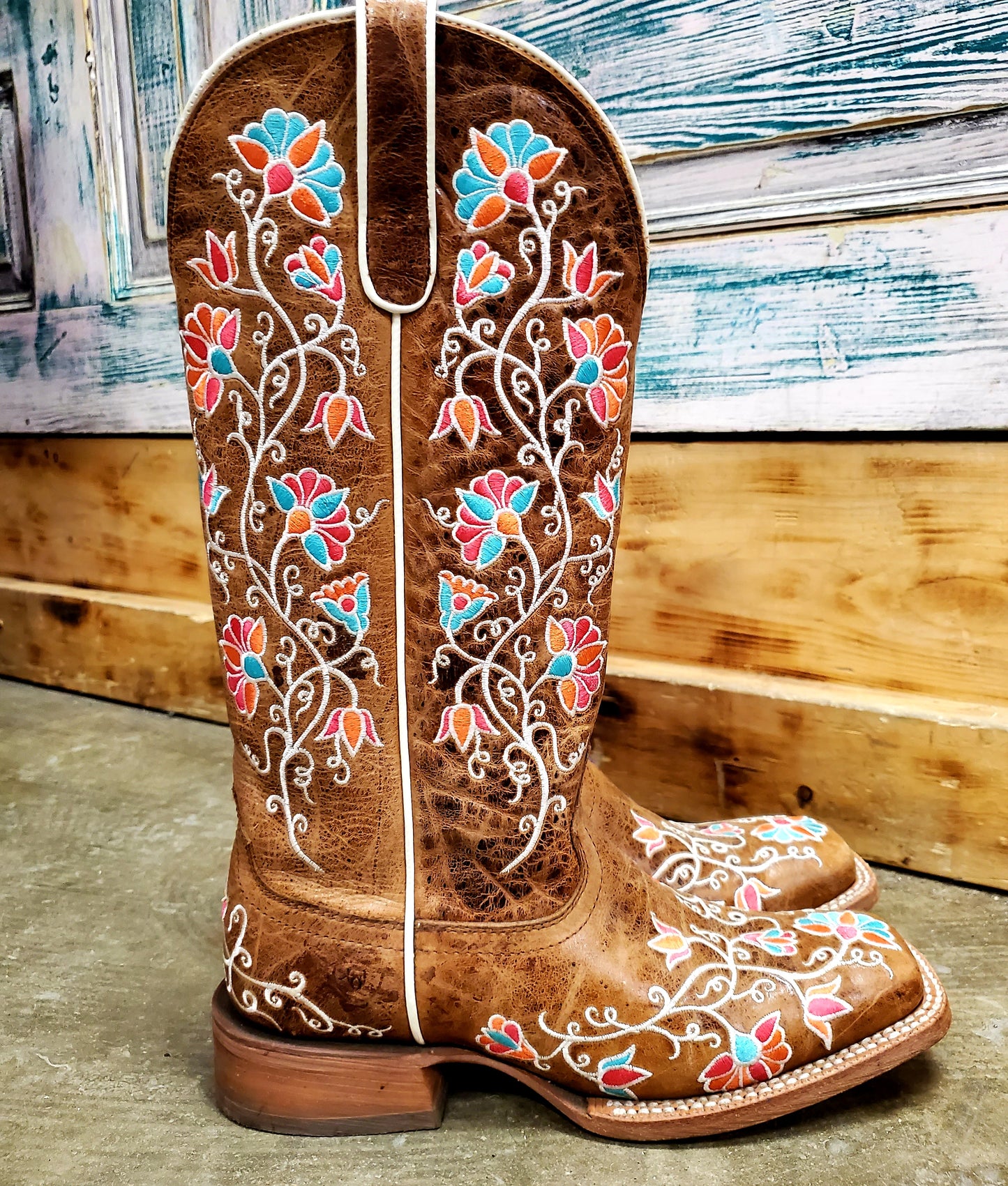 Ladies Ariat Boots                       Floral Stitch (8 B)