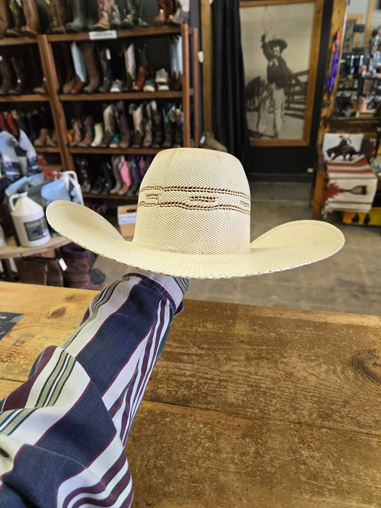 Ariat Straw Hat/ Like NEW                            NO BAND
