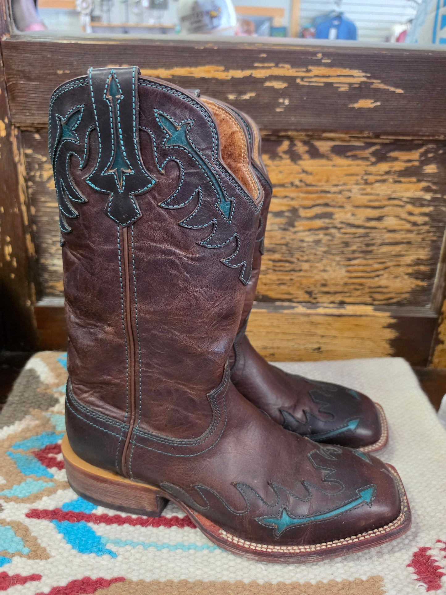 Sq. Toe Boots/Turq. Arrow                            Details