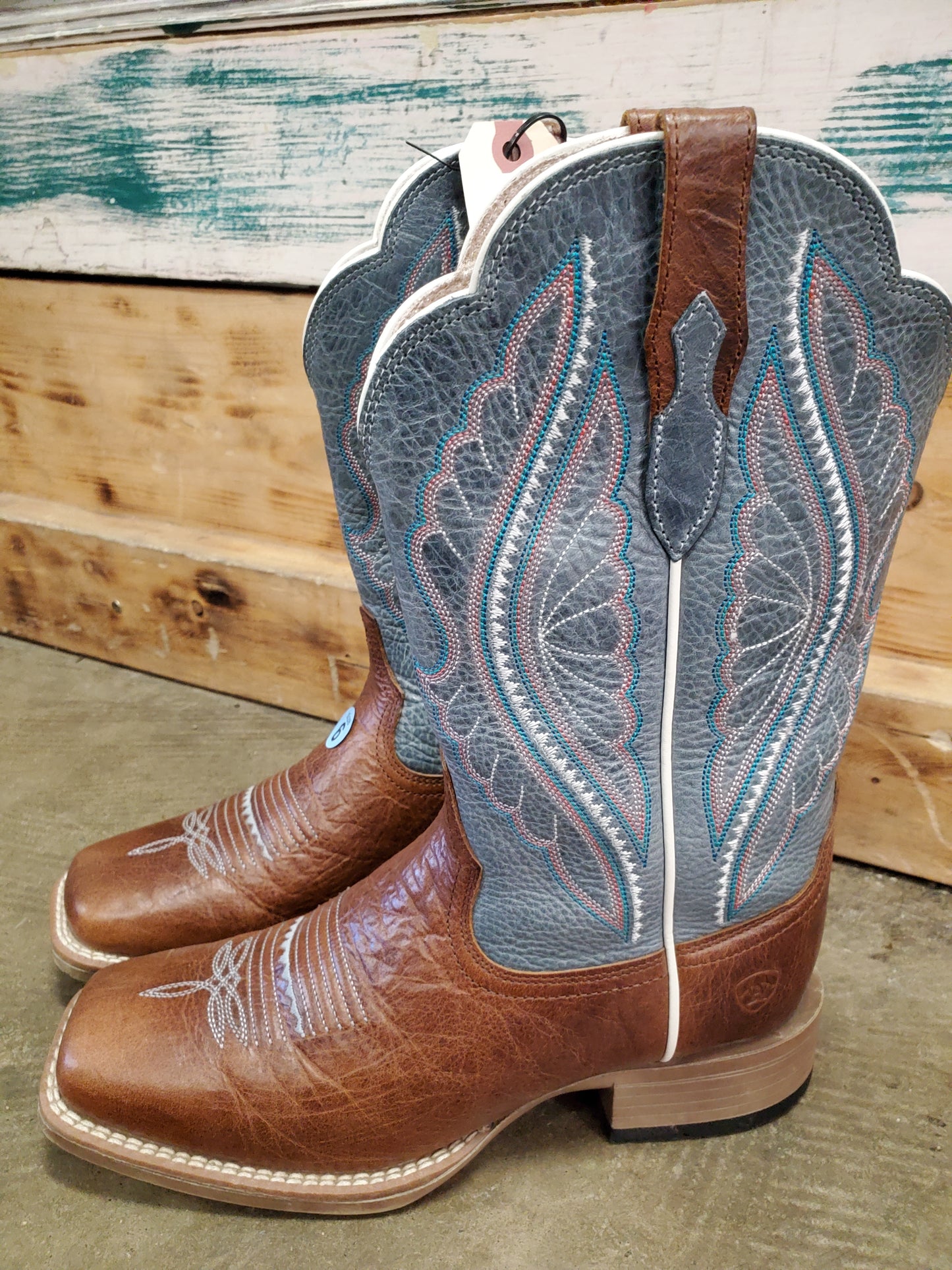 Ladies Sq Toe Grey Top LIKE NEW Ariat Boots