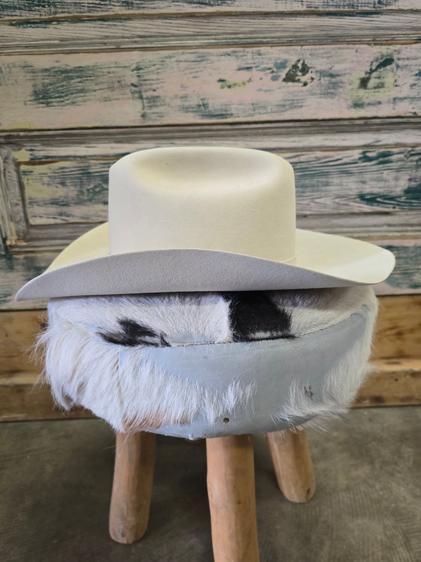 Tan 10 X Hat..LIKE NEW